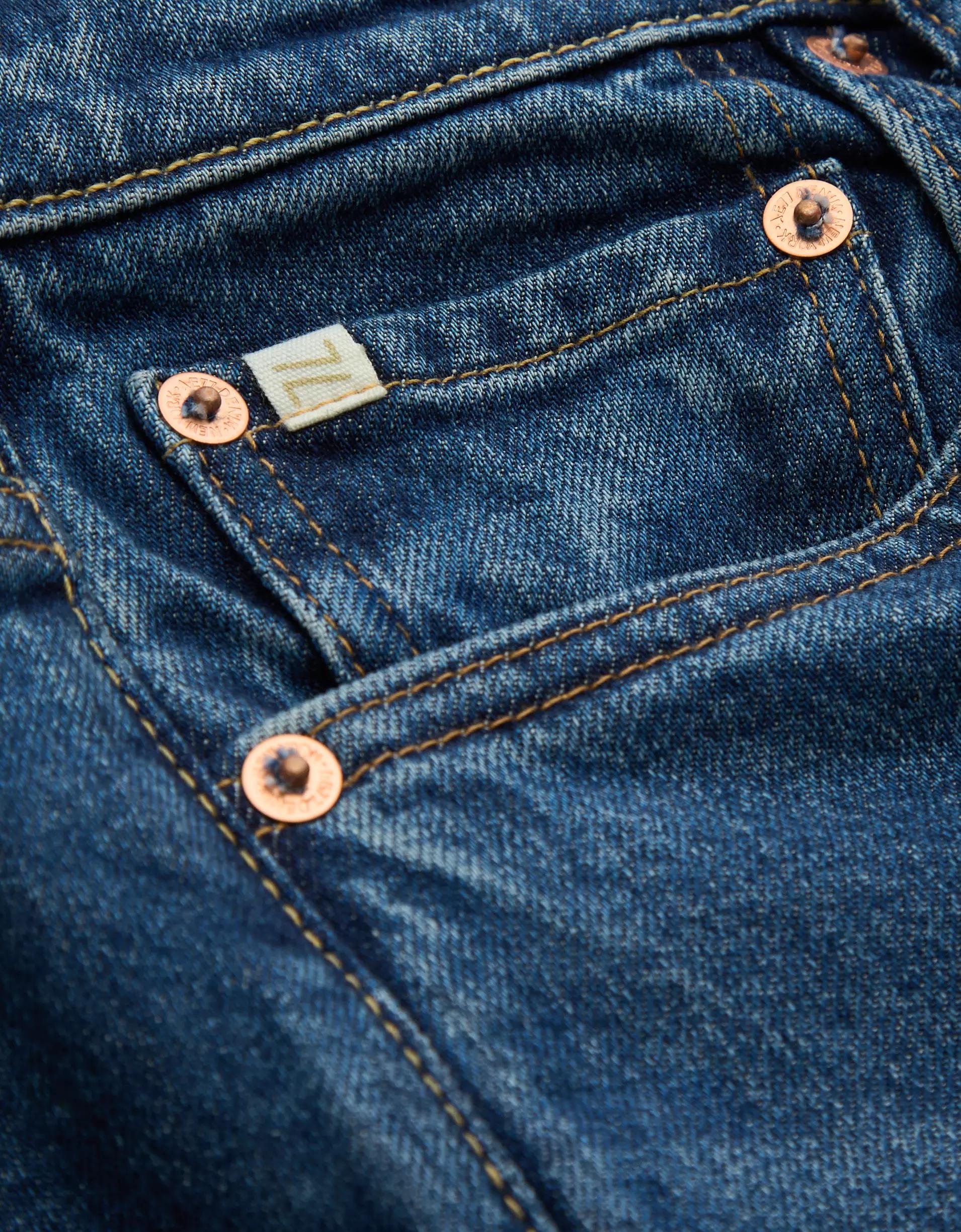 AE77 Premium Straight Crop Jean Product Image