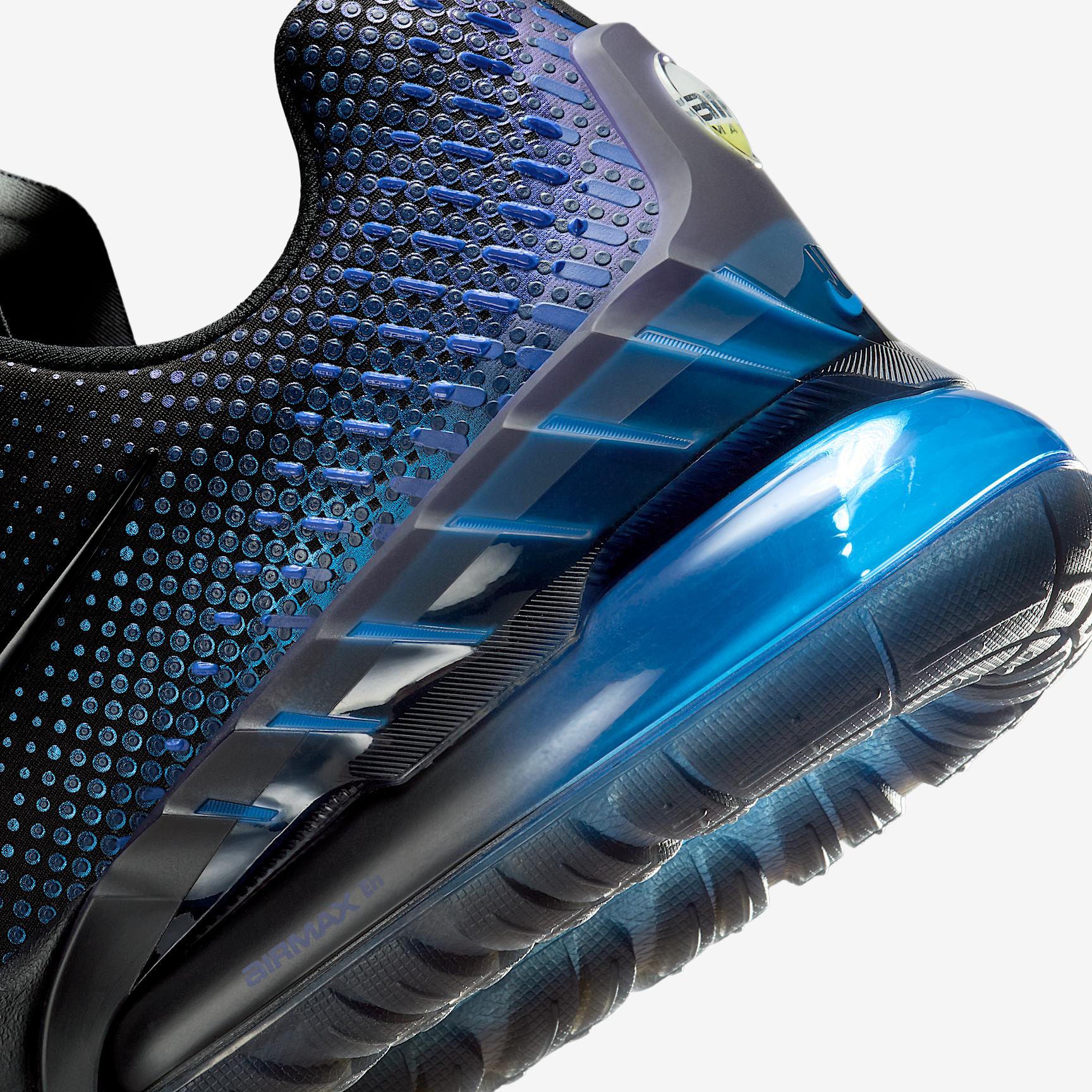 Nike Men's Air Max Phoenix SE Shoes Product Image