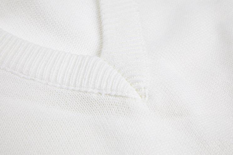 RT No. 3344 WHITE V-NECK KNITTED SWEATER Product Image