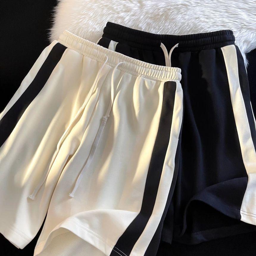 Wide Leg Sweatshorts Product Image