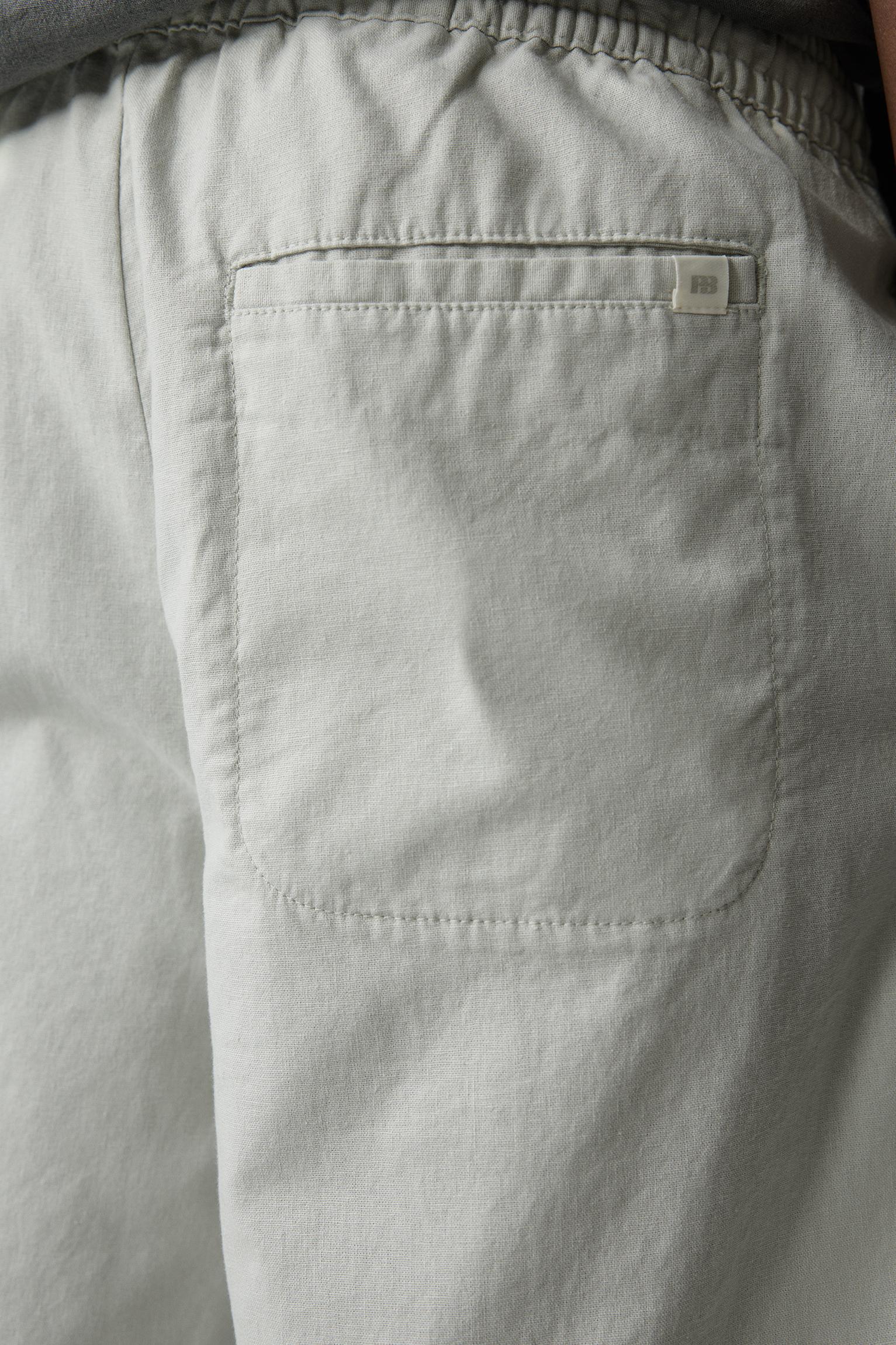 Linen blend jogger Bermuda shorts Product Image