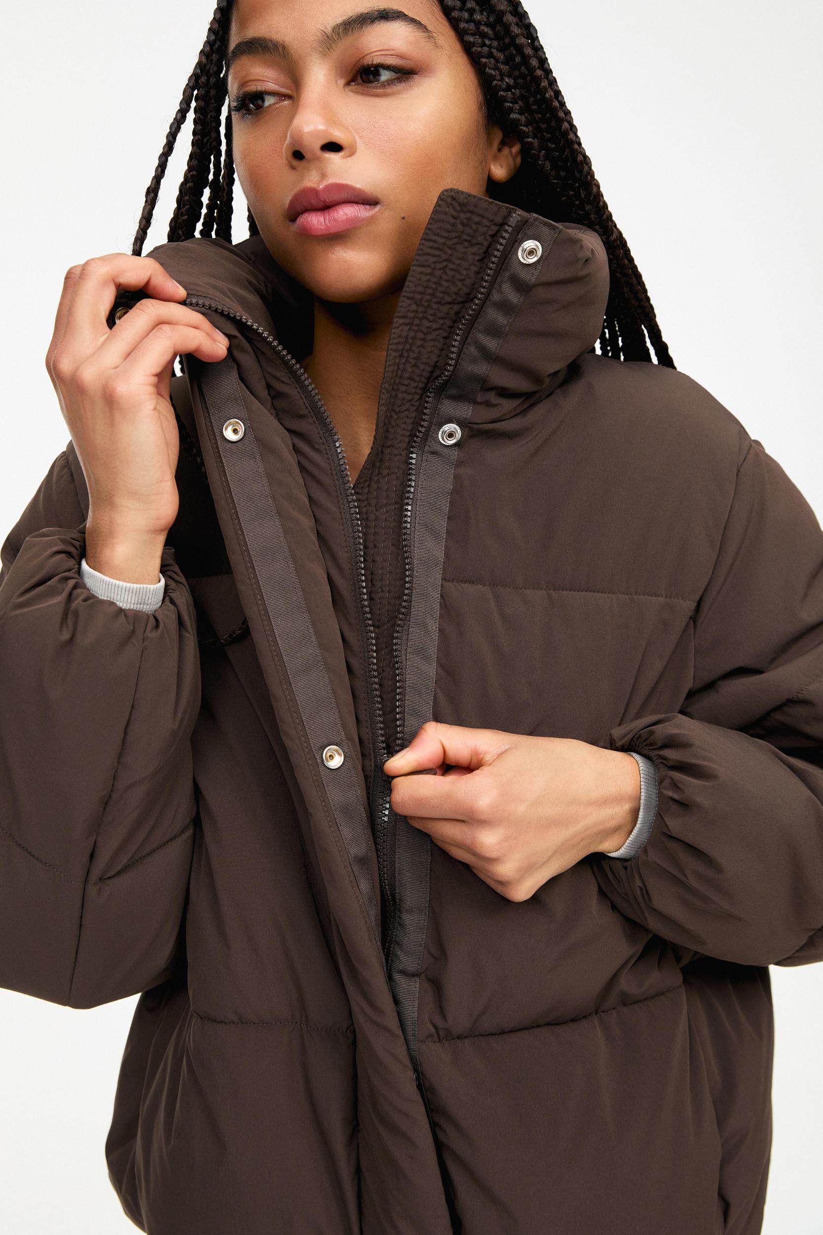 Puffer jacket with a high neck Product Image