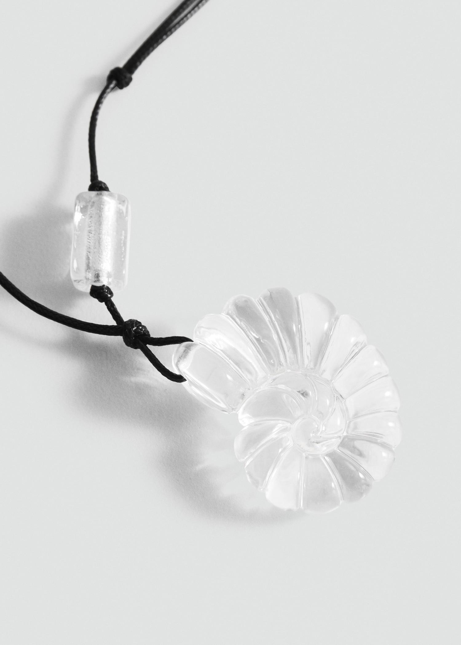 Resin shell necklace - Women | MANGO USA Product Image
