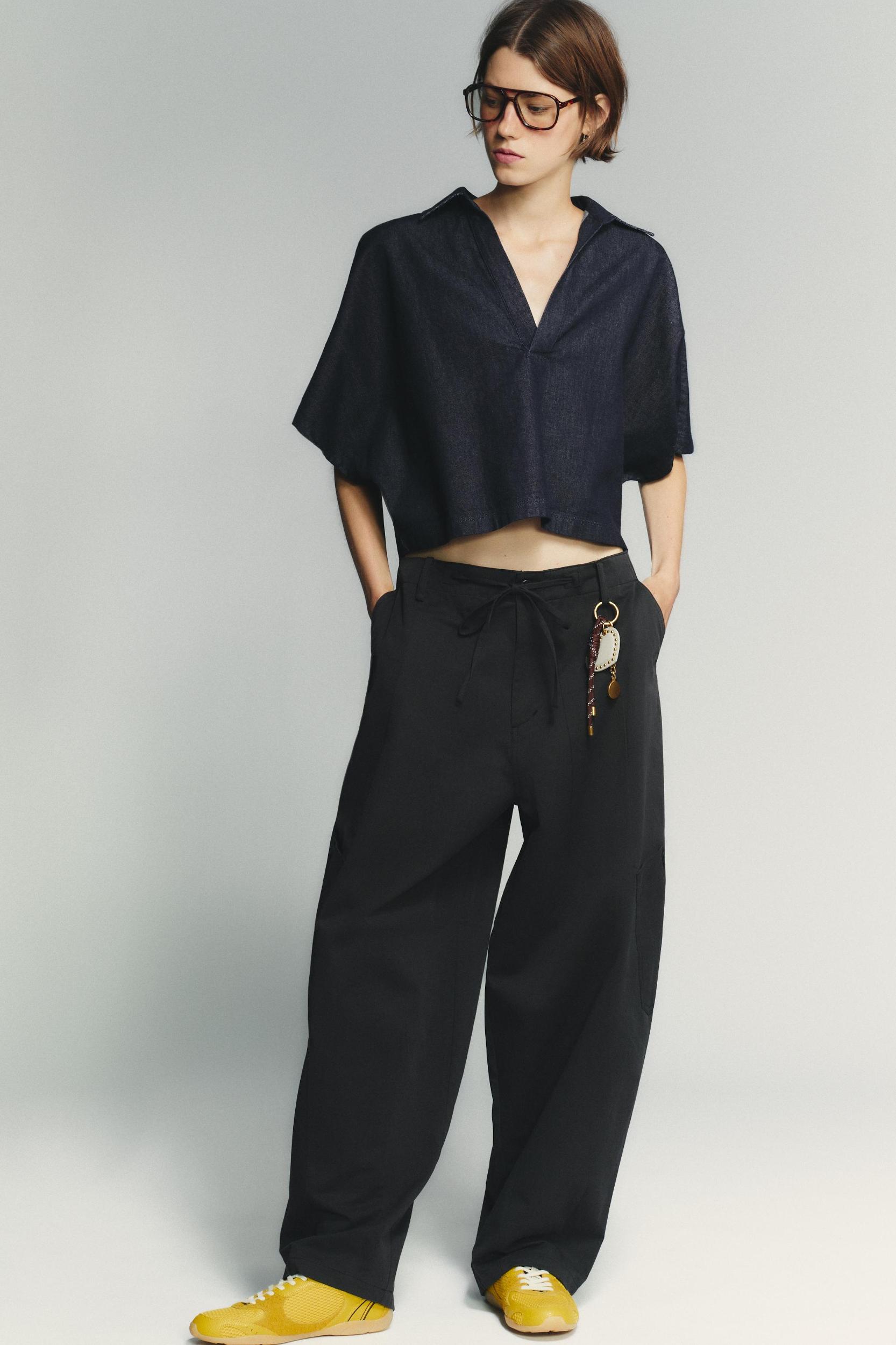 CONTRAST RUNNING SHOES Product Image