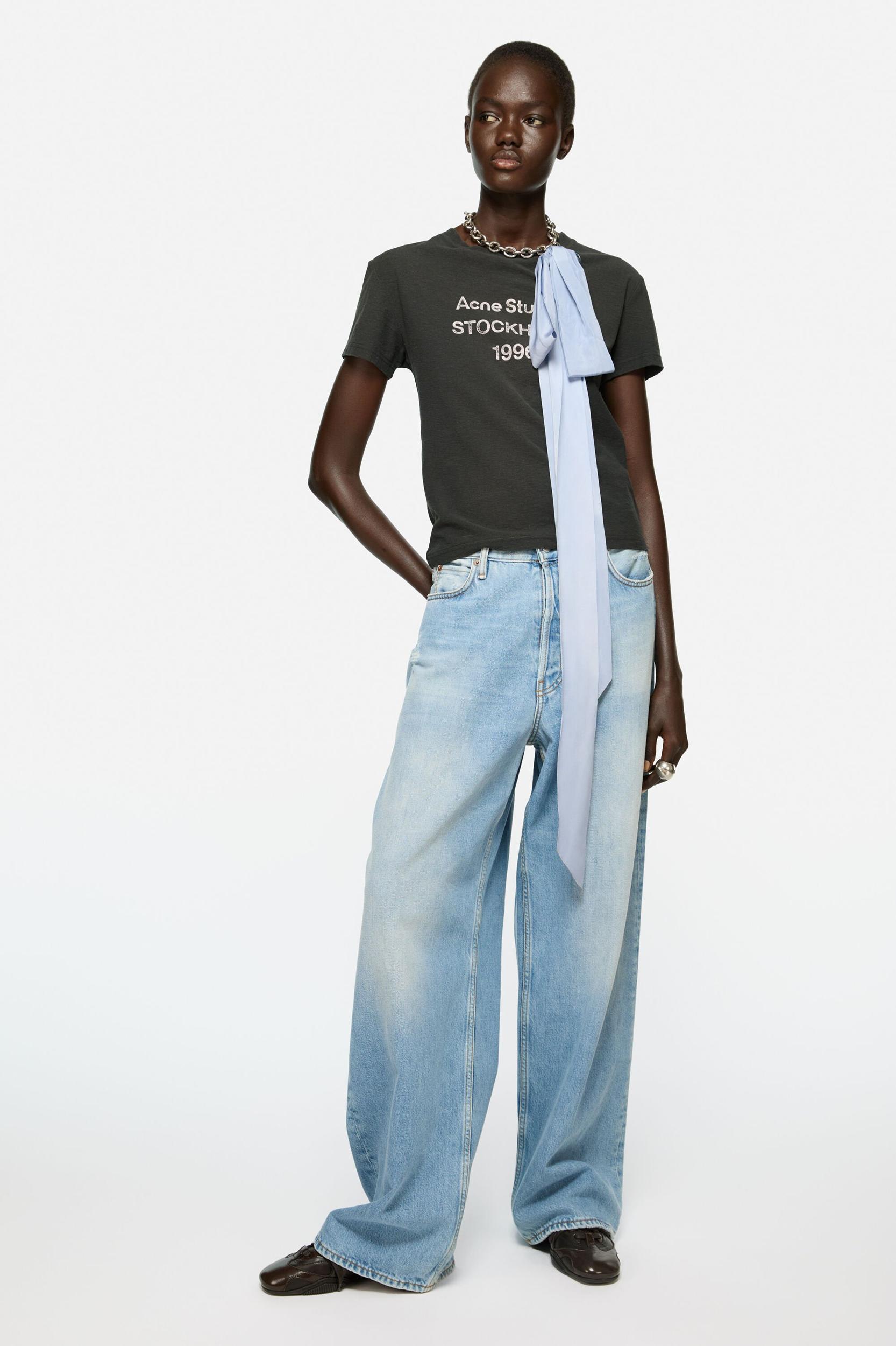 Logo T-shirt Product Image