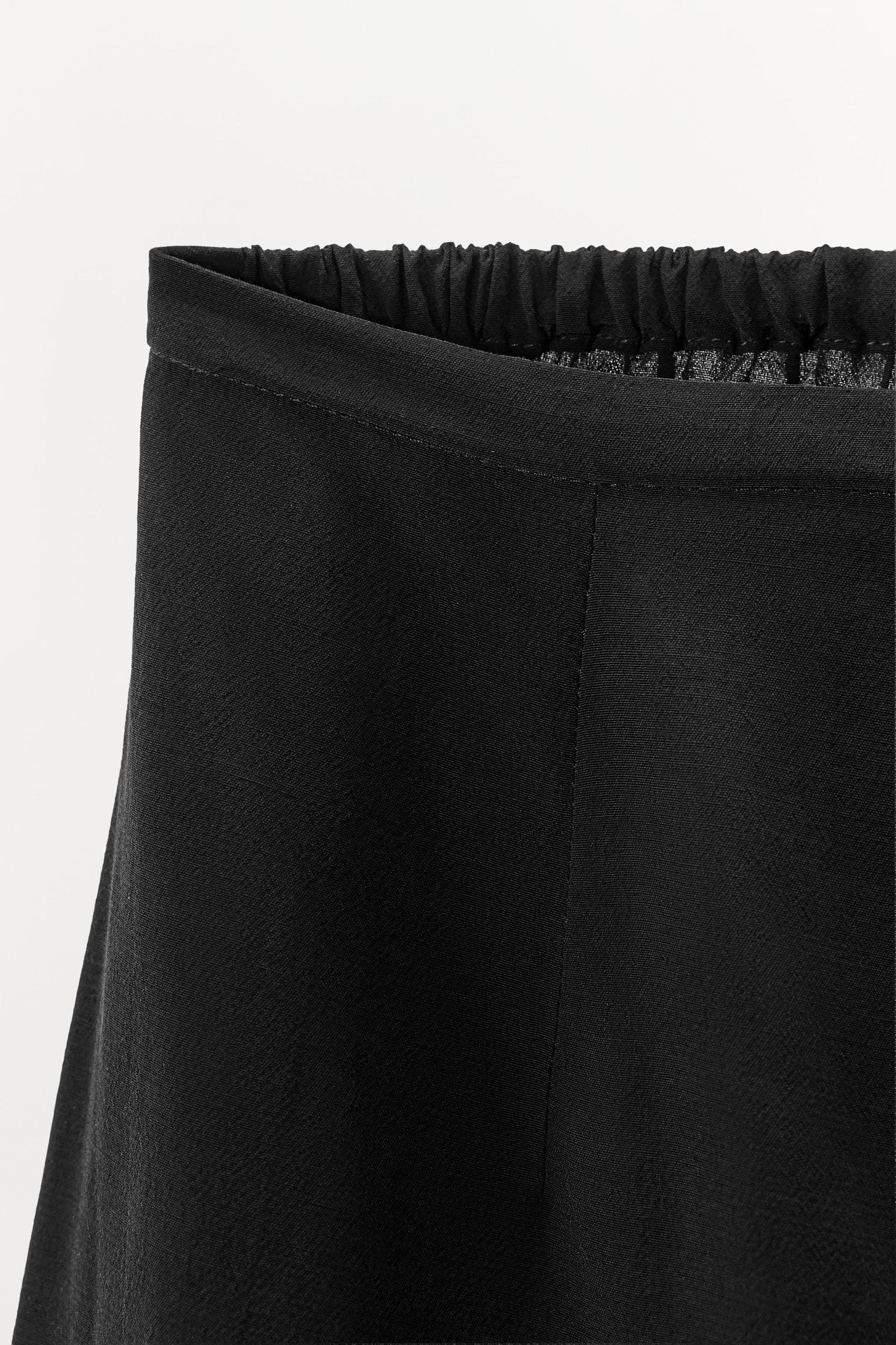 WAVY VISCOSE SHORTS Product Image