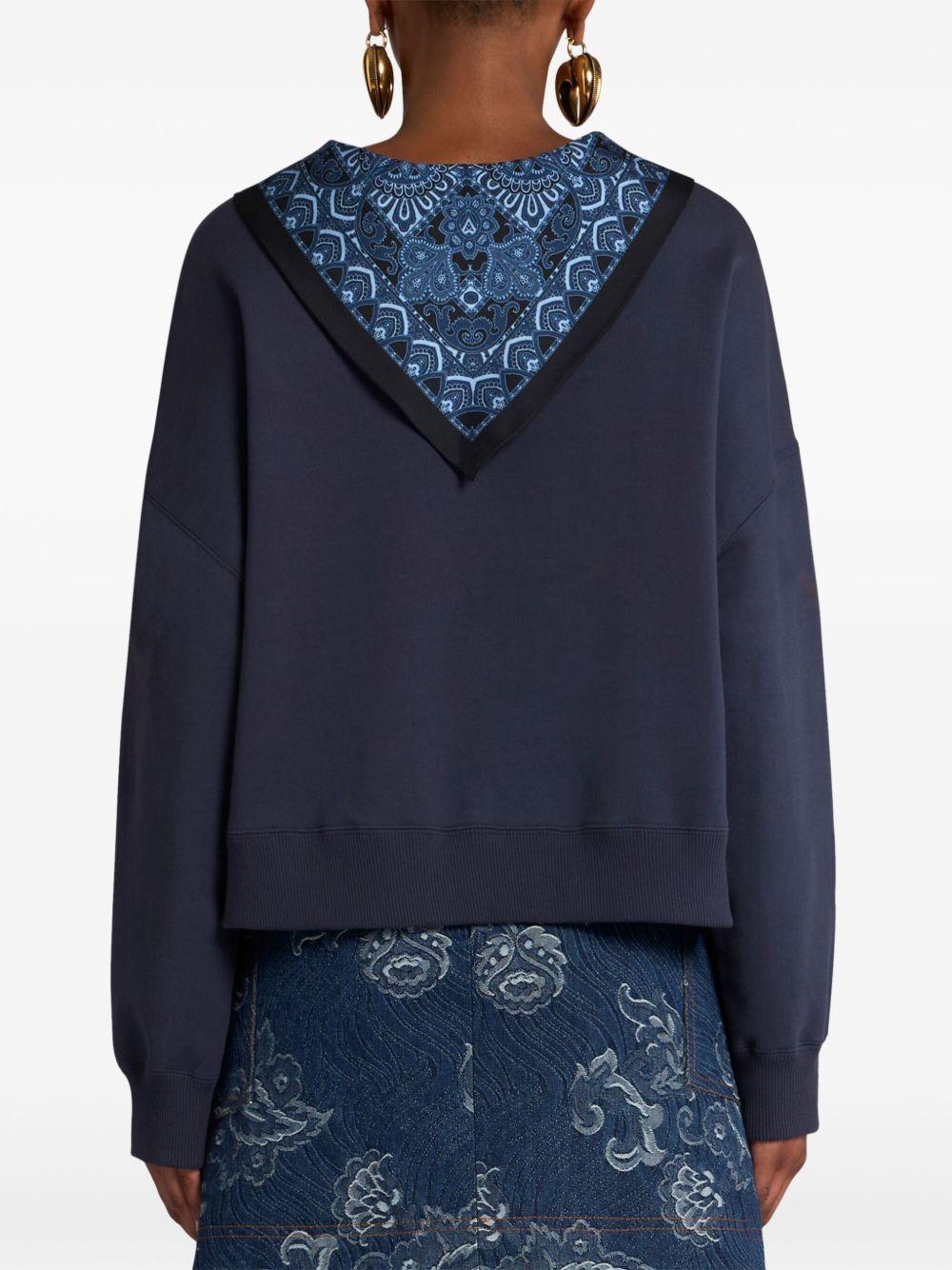 scarf sweatshirt Product Image