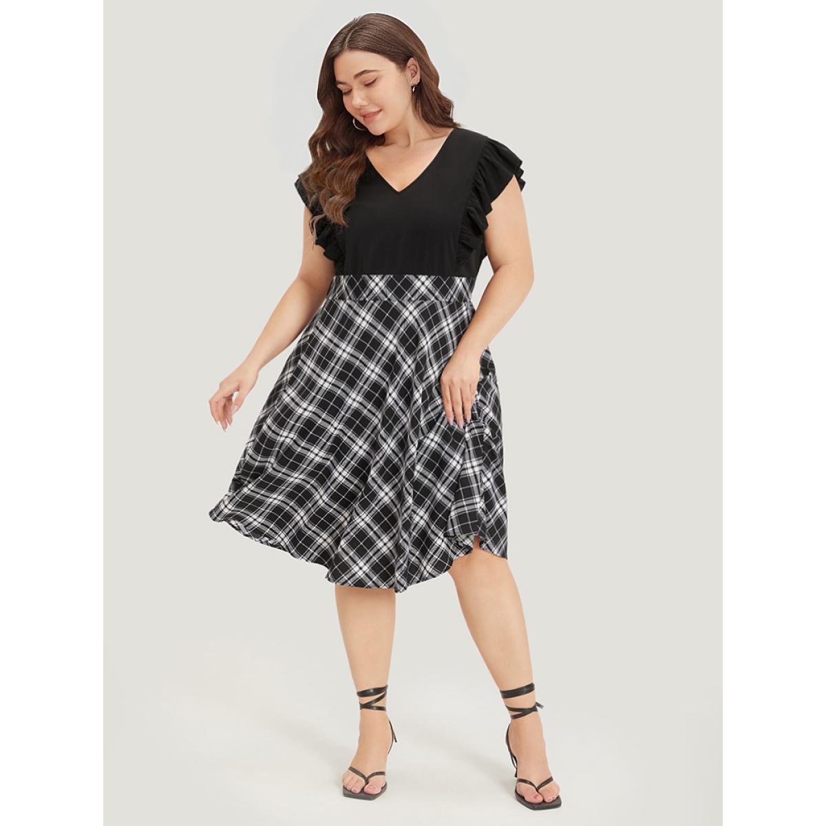 Plus Size Plaid Patchwork Pocket Ruffle Cap Sleeve Dress Black Women Elegant Patchwork V-neck Cap Sleeve Curvy Knee Dress BloomChic 28/5X Product Image