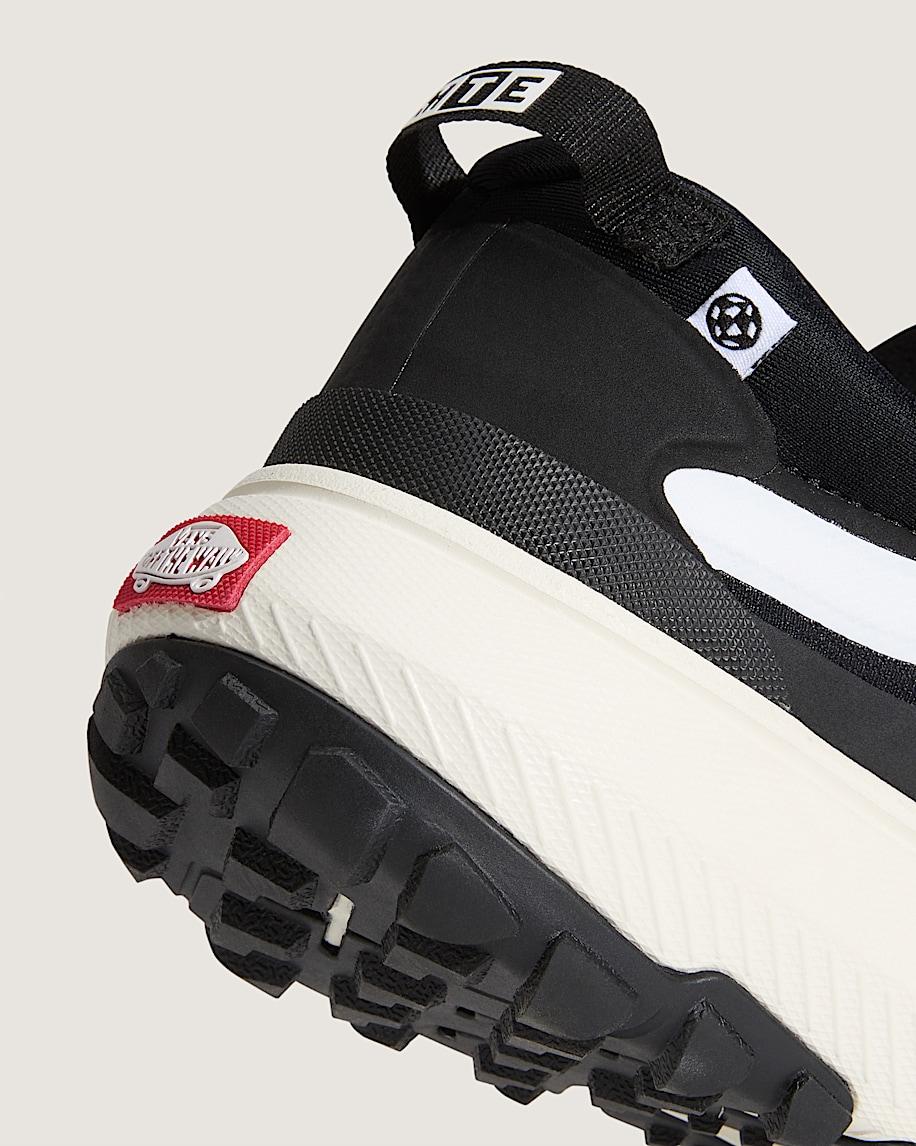 Crosspath Shoe in Black / White| Vans US Product Image