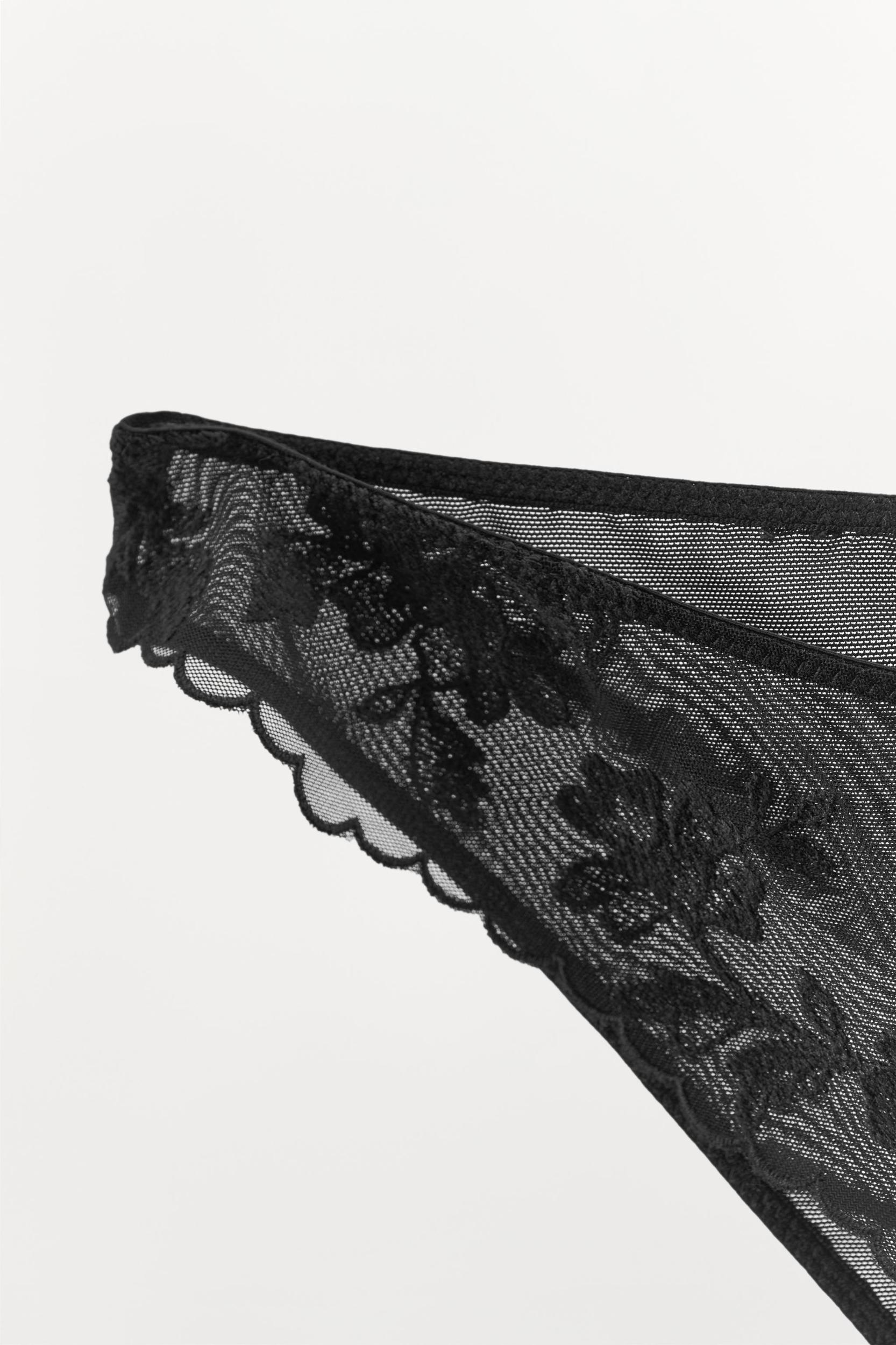 FLORAL EMBROIDERY PANTIES Product Image