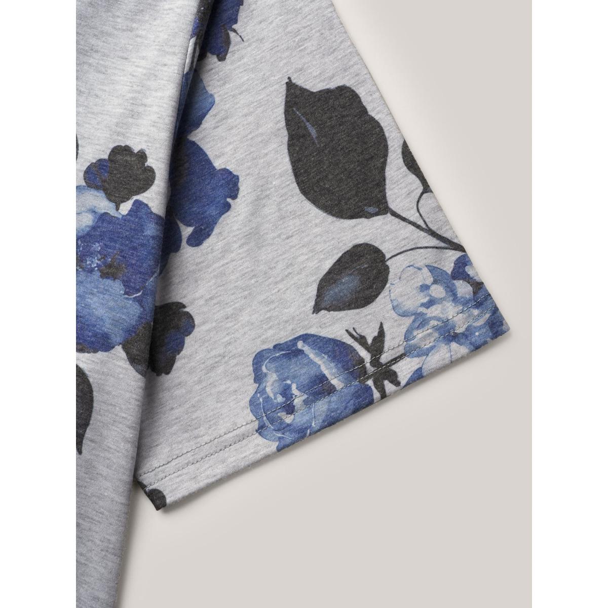 Plus Size Floral Print Round Neck Fitted T-Shirt DarkGray Women Leisure Non Natural Flowers Boat Neck Casual T-shirts BloomChic 28/5X Product Image
