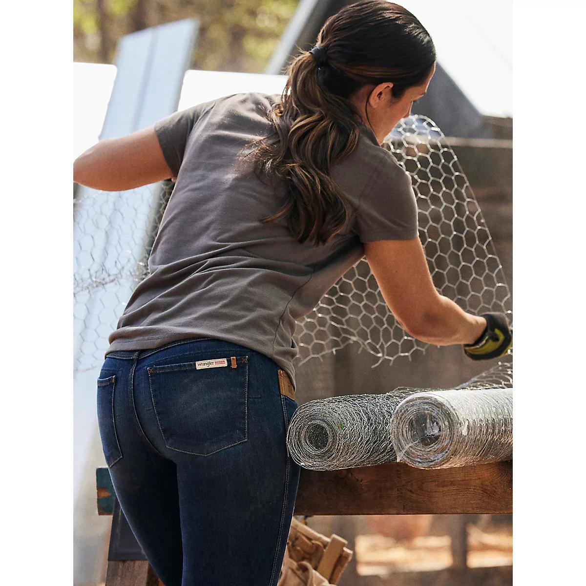 Women's Wrangler® RIGGS Workwear® Short Sleeve Performance T-Shirt in Charcoal Product Image