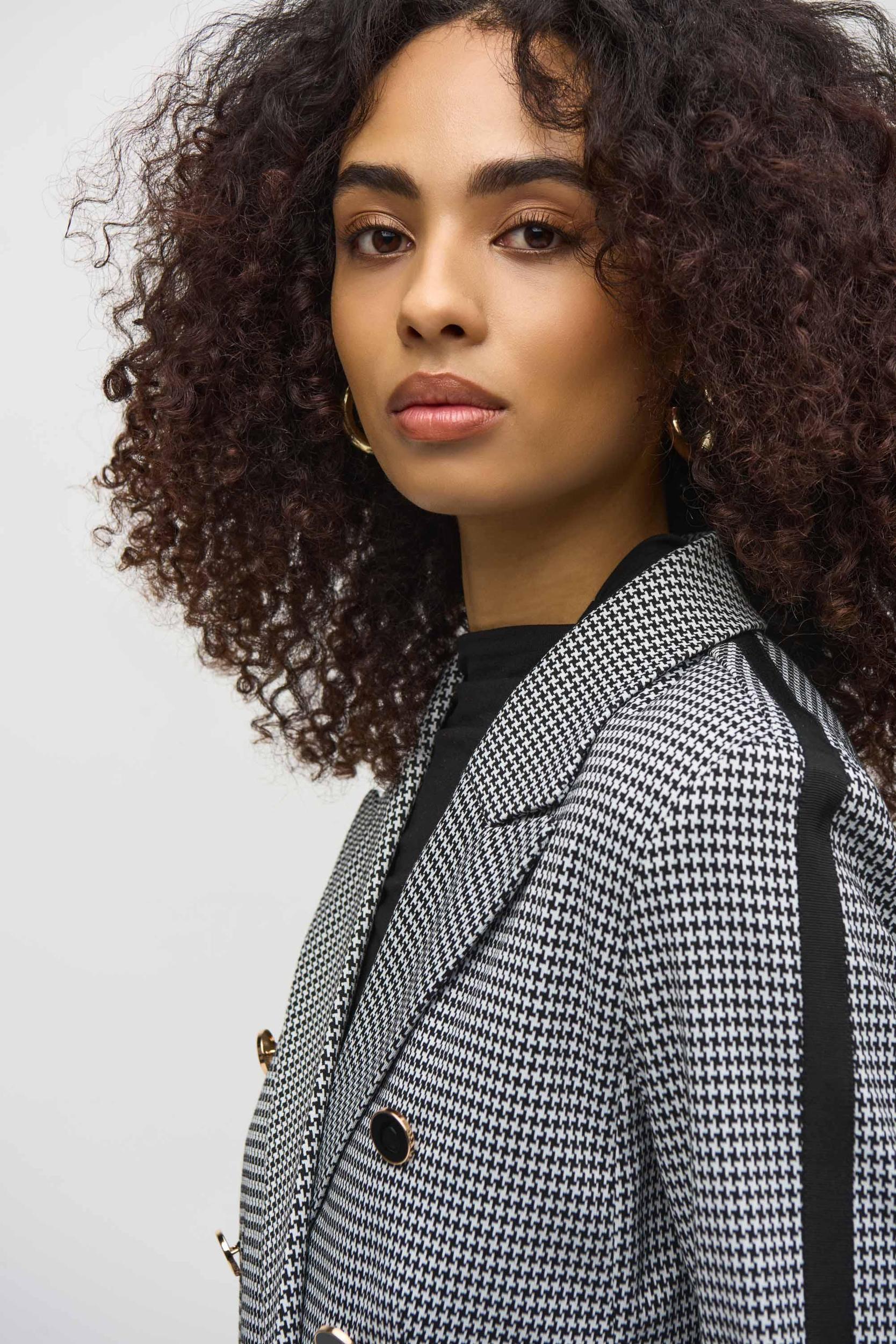 Houndstooth Jacquard Knit Fitted Blazer Product Image