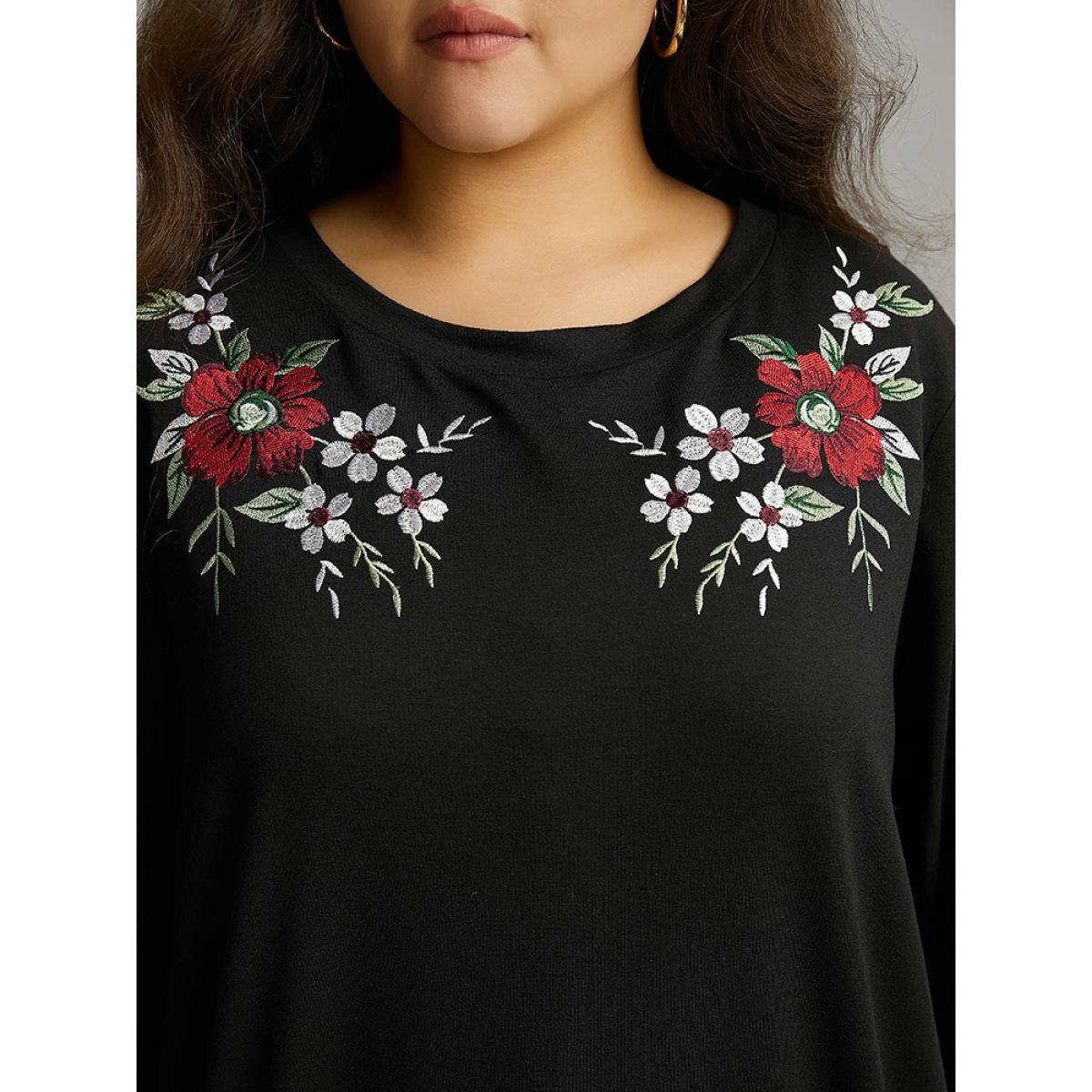 Plus Size Floral Embroidered Crew Neck Sweatshirt Women Black Casual Embroidered Round Neck Dailywear Sweatshirts BloomChic 26/4X Product Image