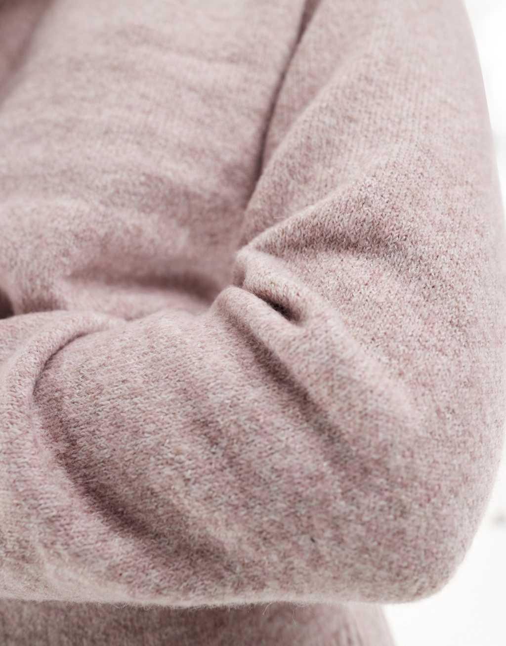 Vero Moda round neck knit sweater in blush melange Product Image