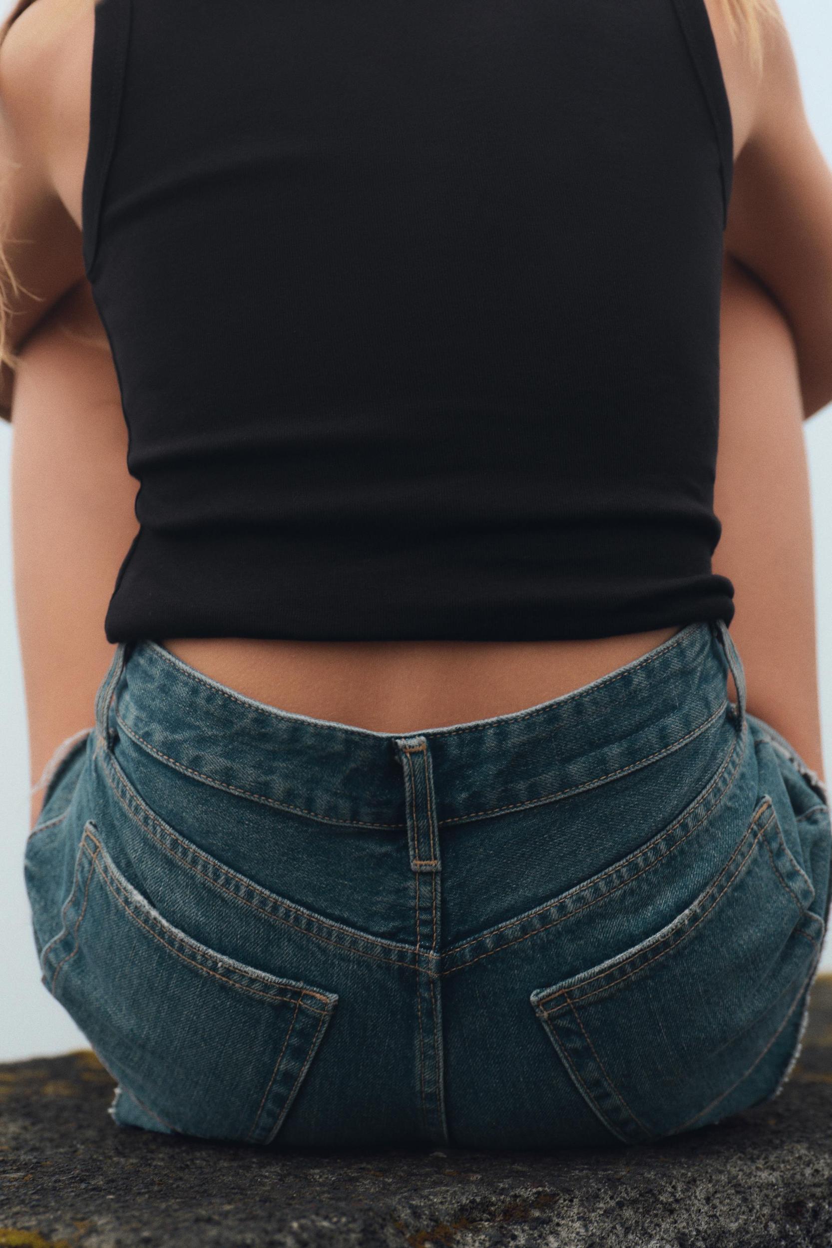 V-NECK TOP Product Image