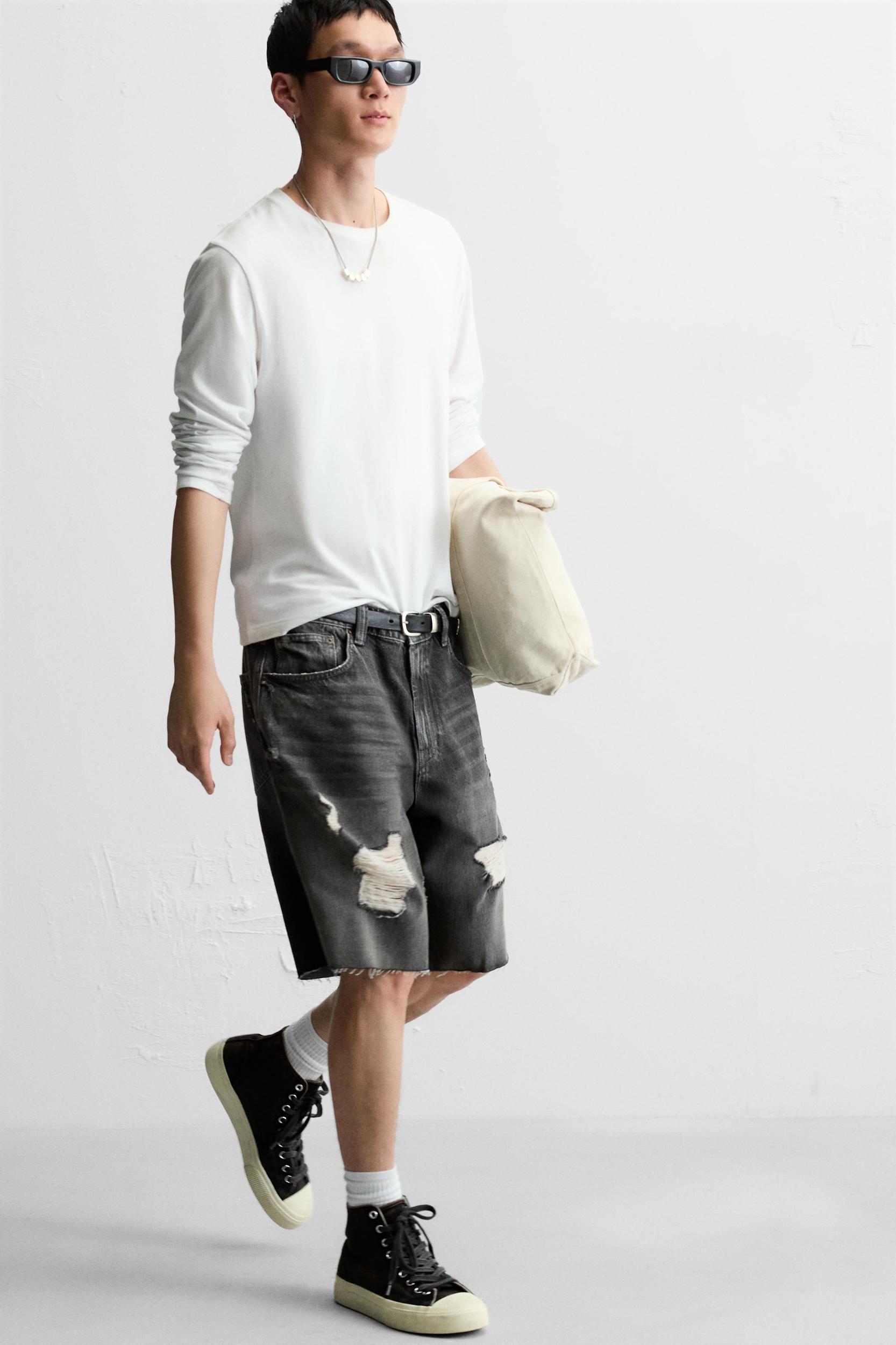 RIPPED DENIM SHORTS Product Image