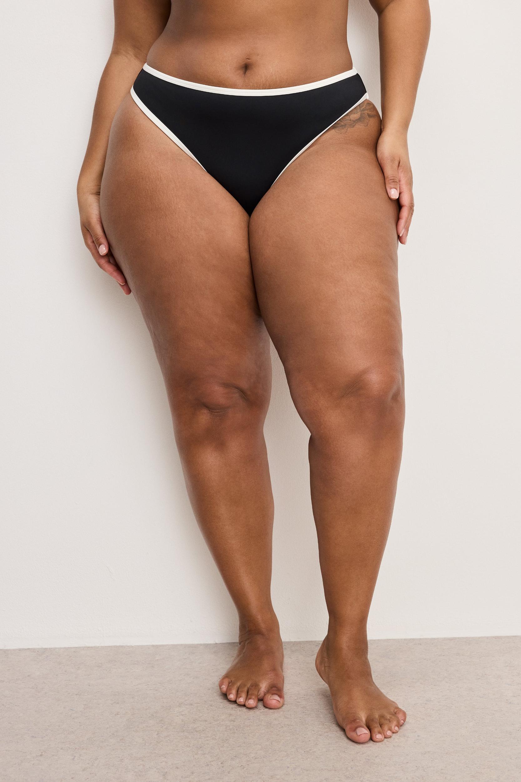 COMPRESSION BETTER BIKINI BOTTOM | BLACK001 Product Image