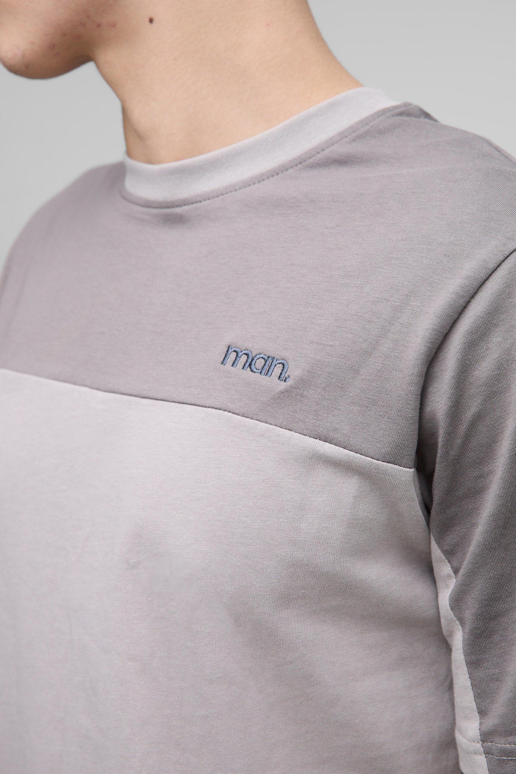 Regular Fit Man Colour Block T-Shirt | boohooMAN USA Product Image