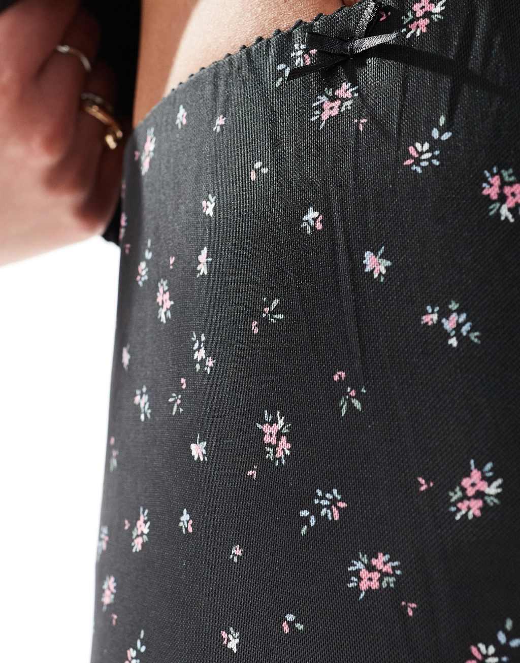 ONLY Tall lettuce edge maxi skirt in black ditsy print Product Image