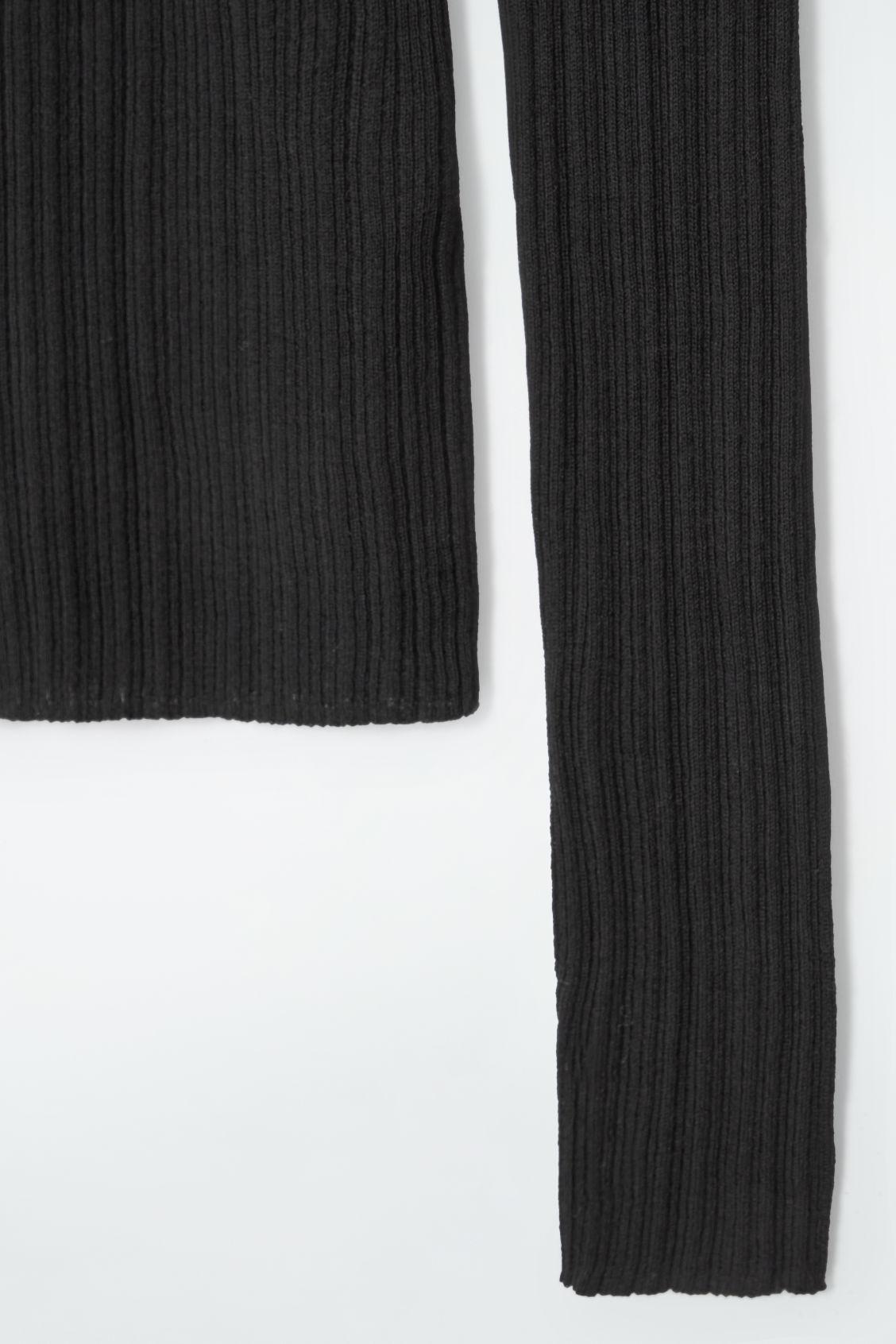 THE OPEN-COLLAR MERINO WOOL TOP Product Image