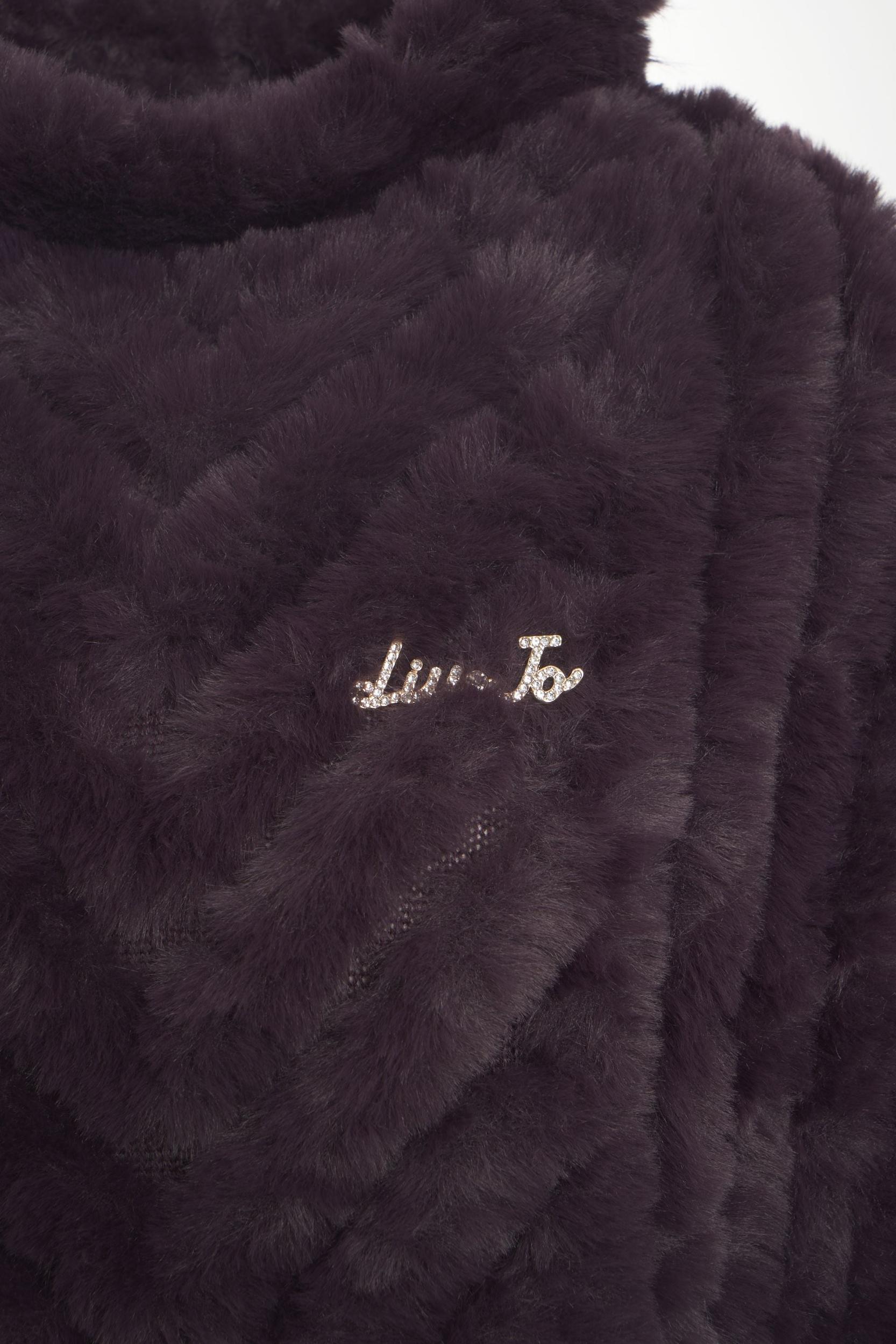 Faux fur cape Product Image