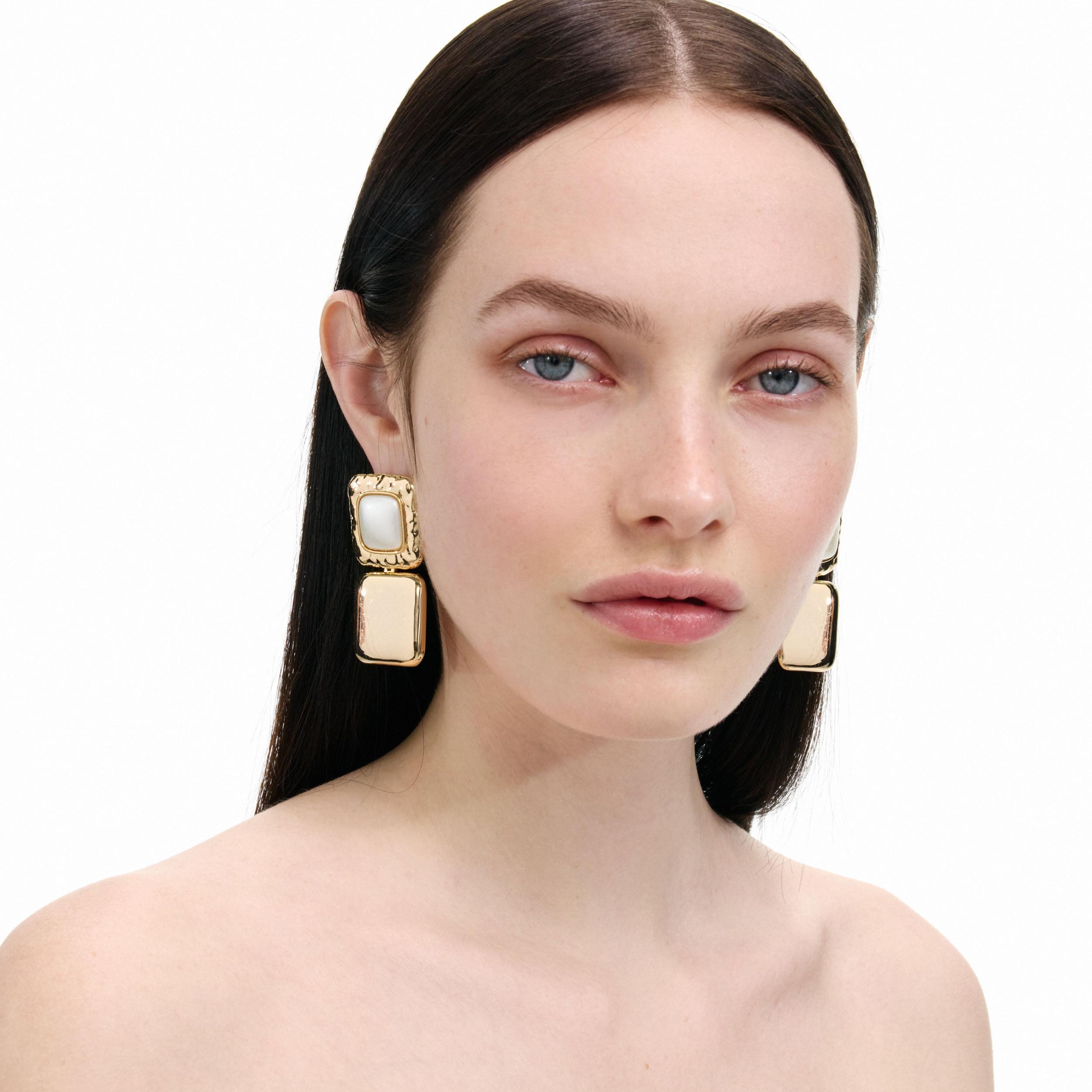 Mottled Gold Pearl Tiered Earrings Product Image