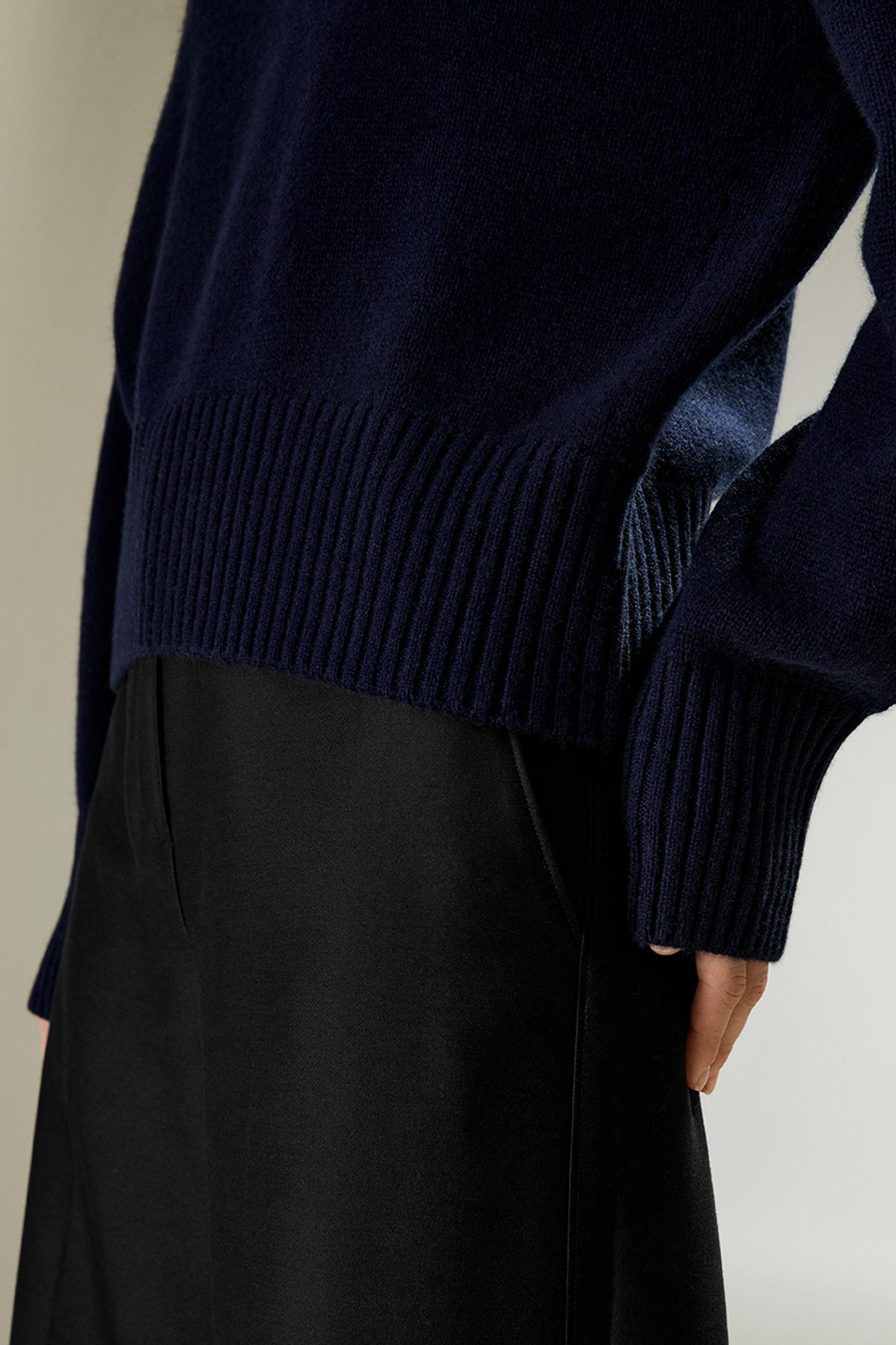 V-Neck Relaxed Fit Wool Cashmere Blend Sweater Product Image