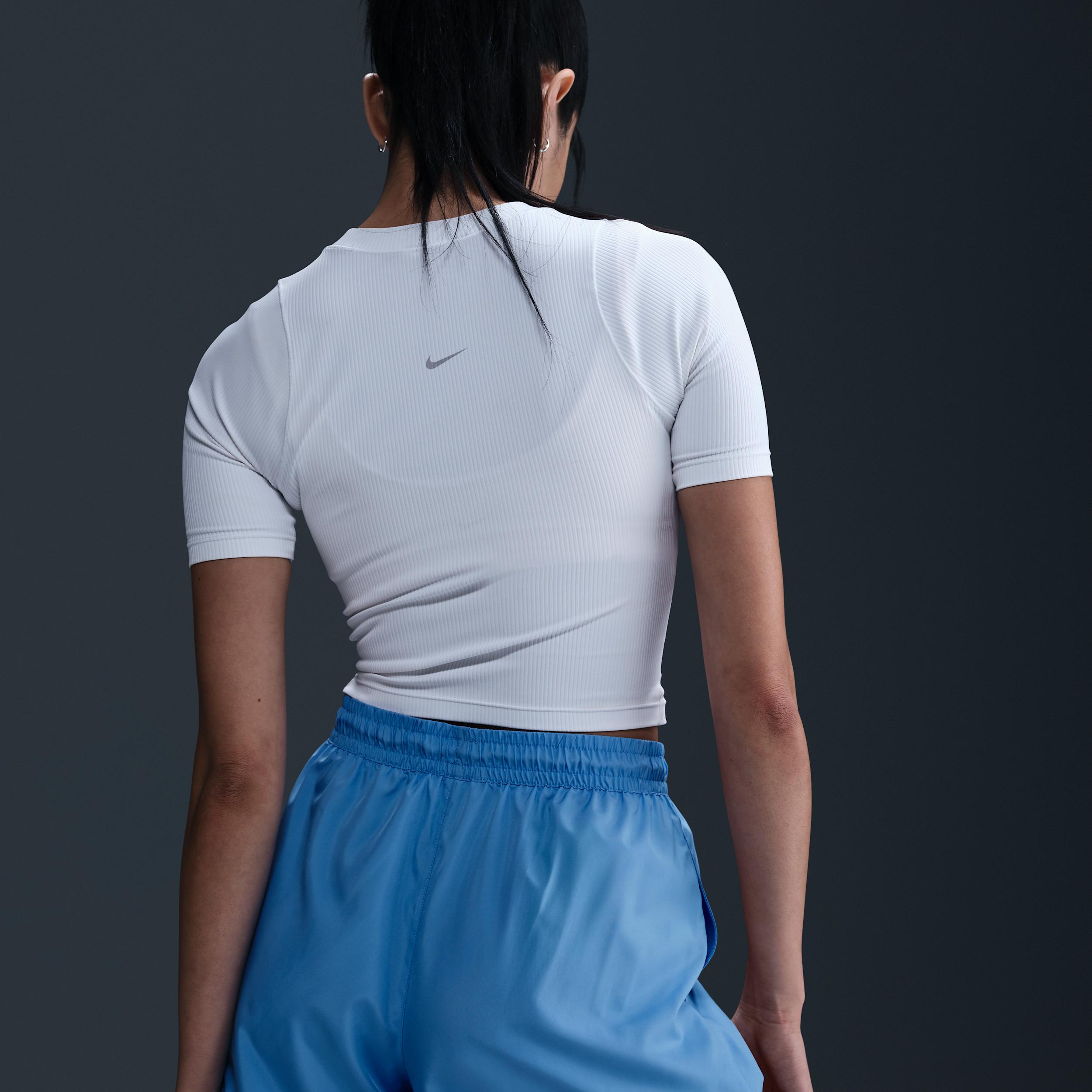 Womens Nike Sportswear Classic Wovens Mid-Rise Shorts | FV7557-412 Product Image