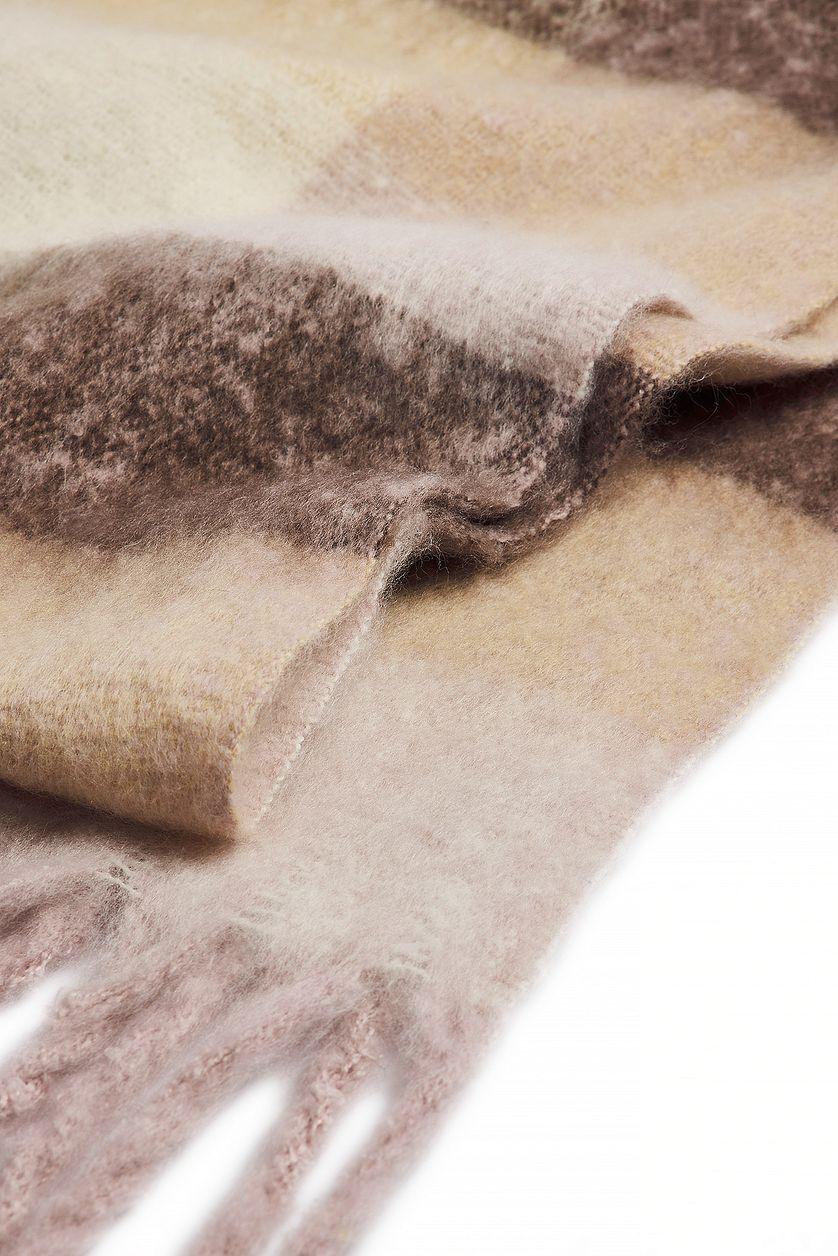 Checkered Scarf Product Image