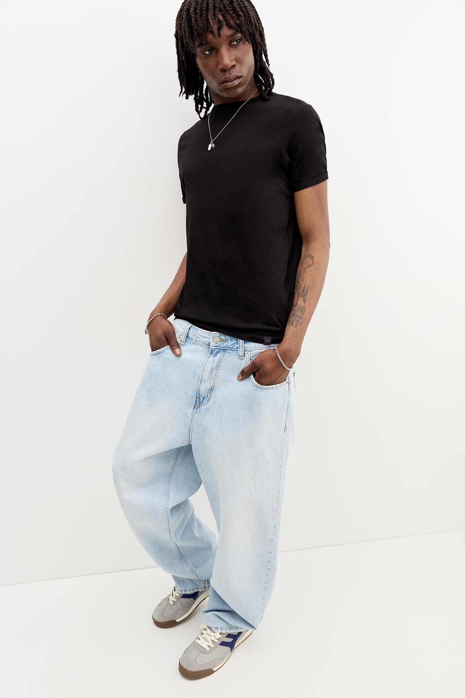 Basic muscle fit T-shirt Product Image