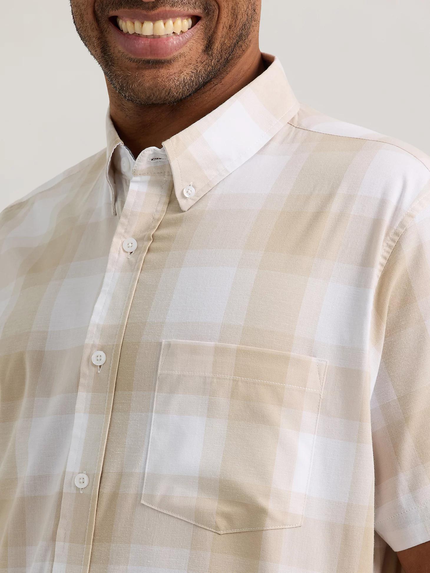 Men's Short Sleeve Plaid Button Down Shirt | Men's Tops | Lee® Product Image