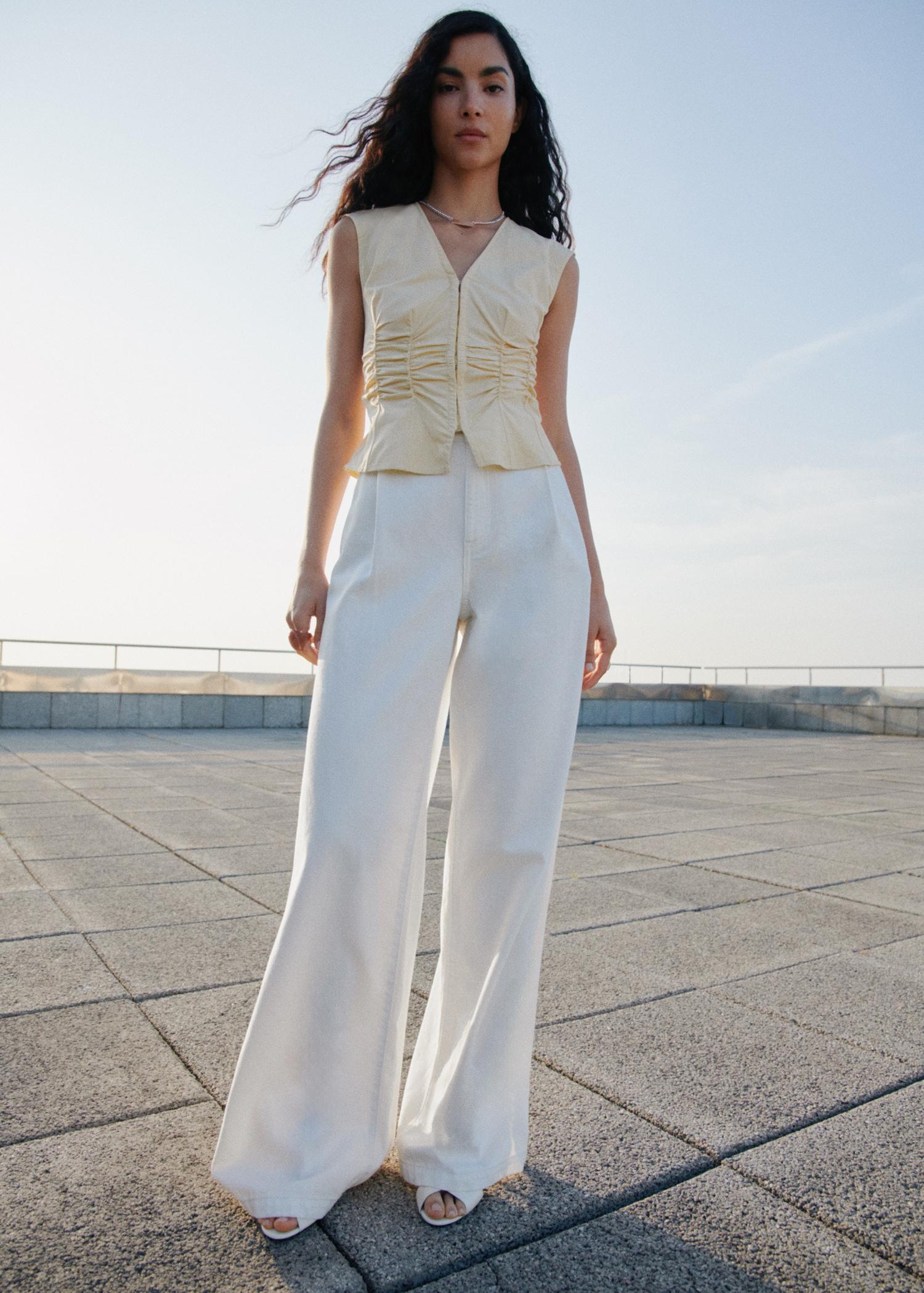 Wide leg pleated jeans - Women | MANGO USA Product Image