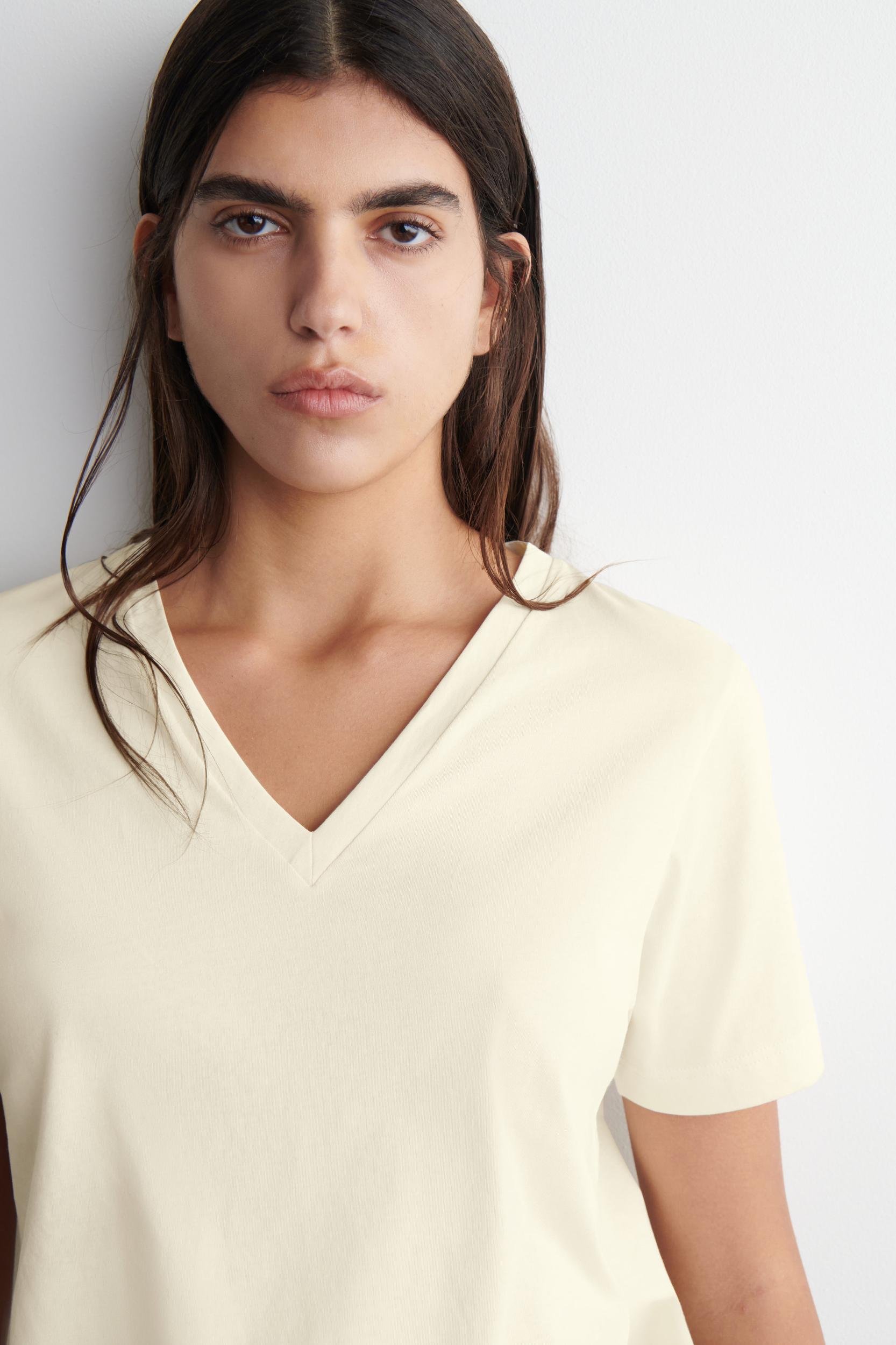 V-NECK COTTON T-SHIRT Product Image