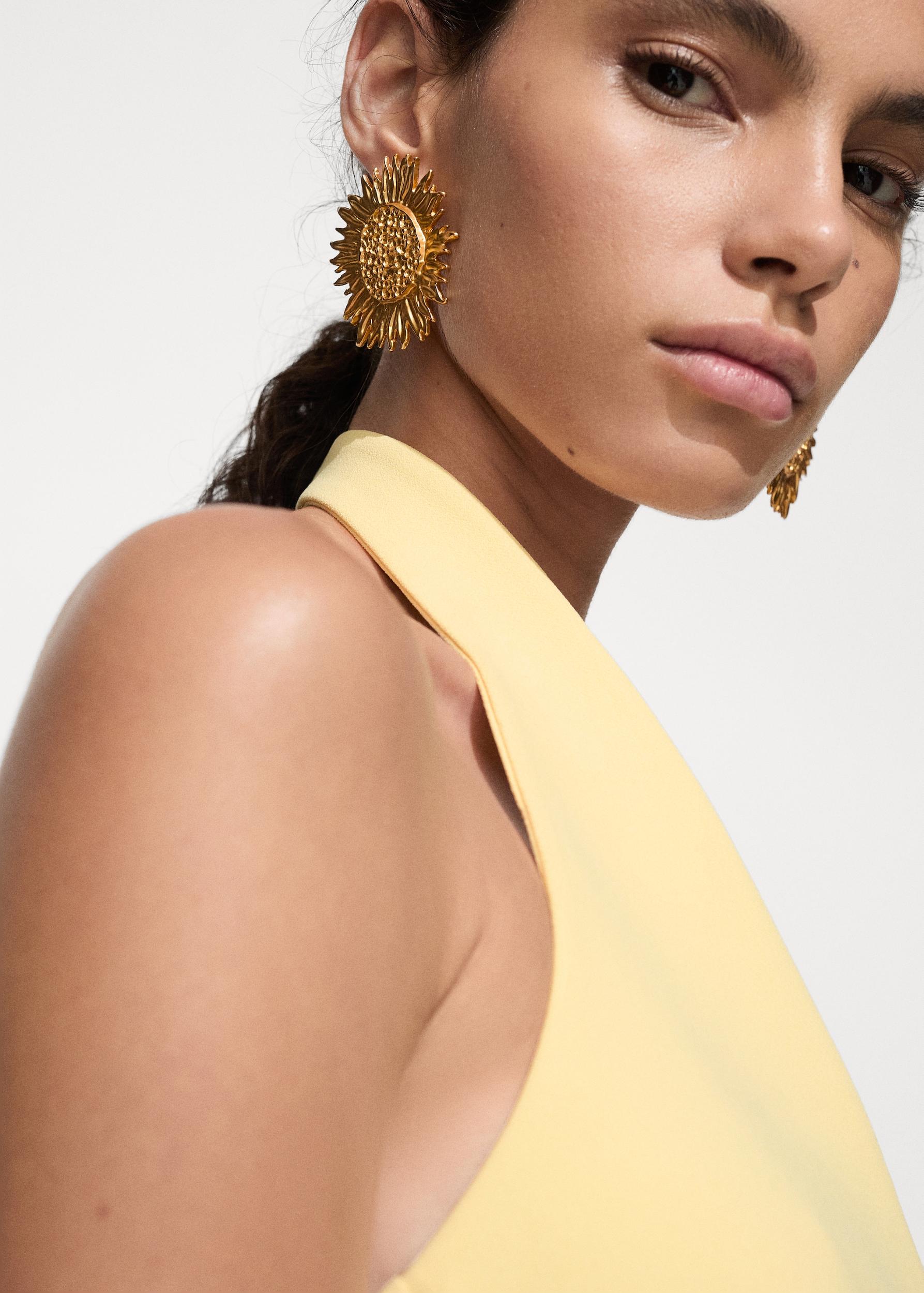 Halter-neck gilet with buttons - Women | MANGO USA Product Image