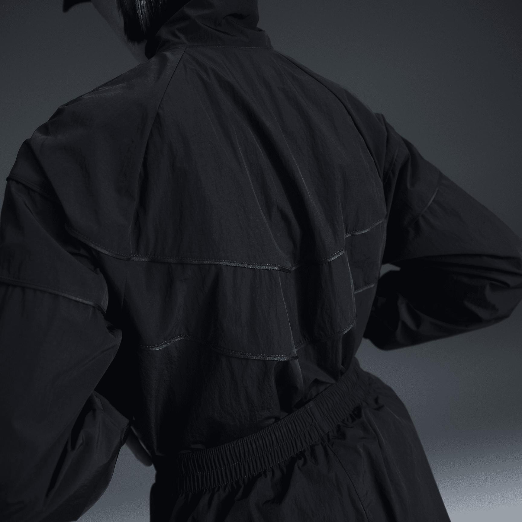 Nike Womens Windrunner Loose UV Woven Full-Zip Jacket | FV6304-010 Product Image