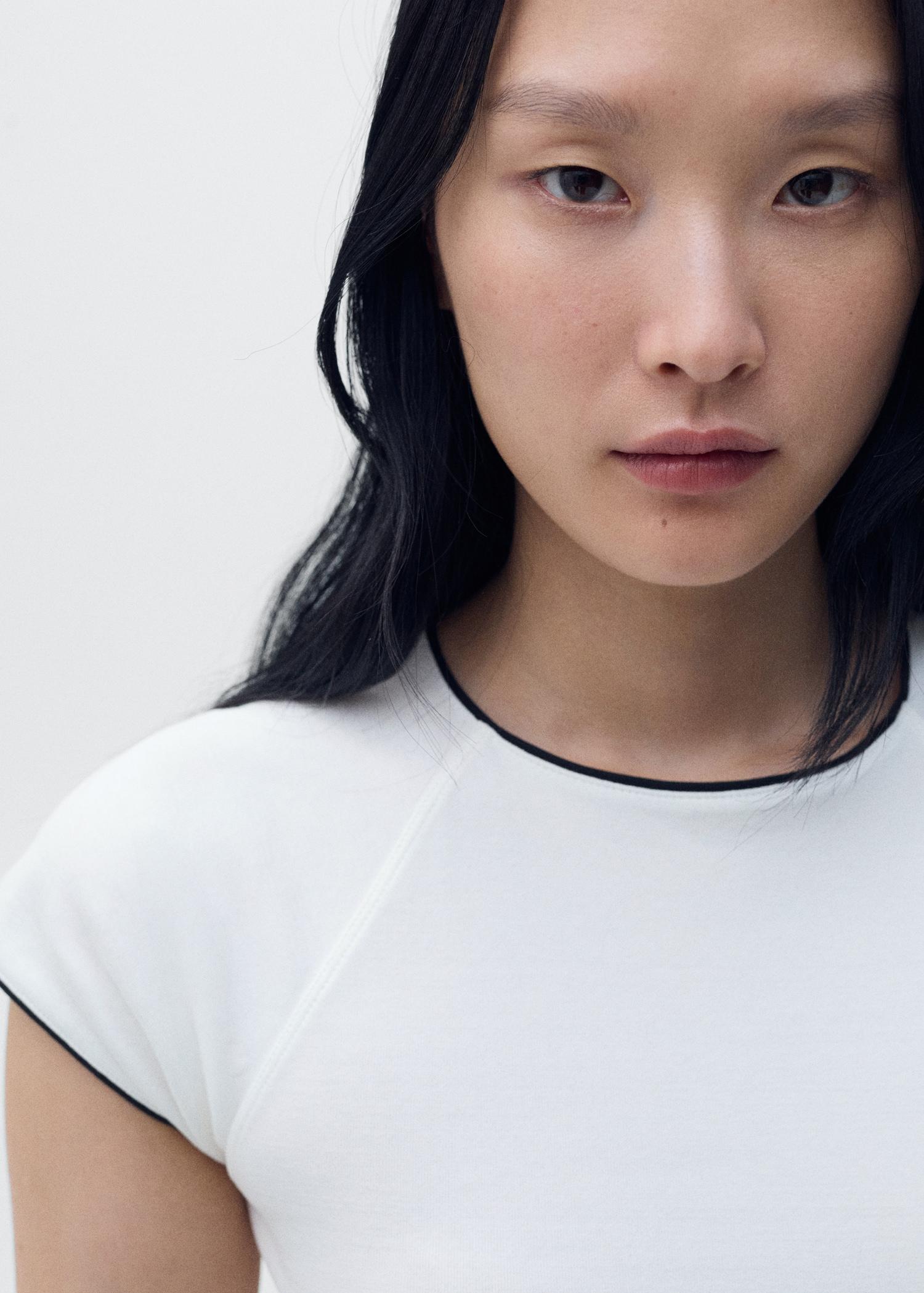 Cotton t-shirt with contrasting trim - Women | MANGO USA Product Image