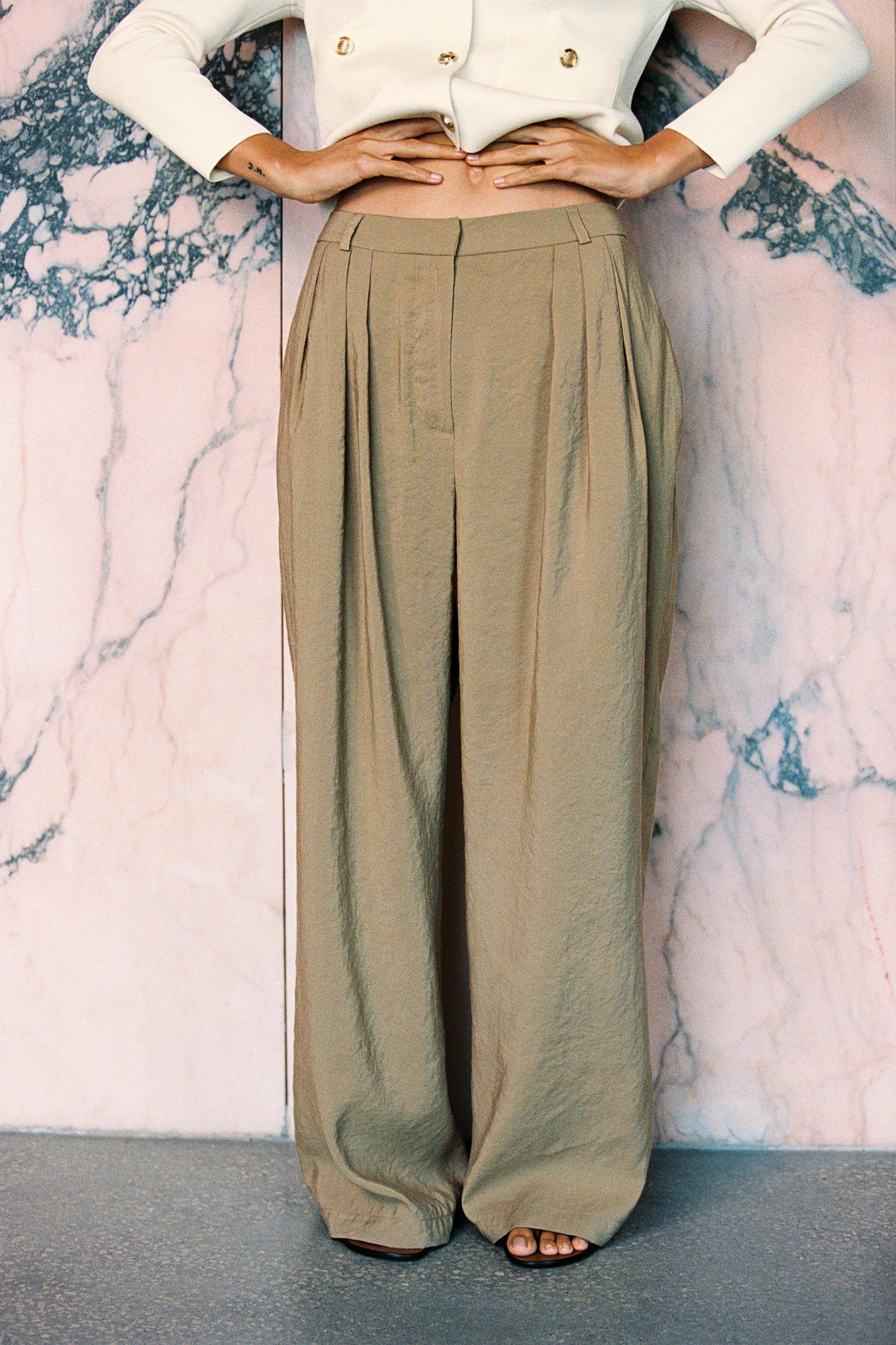 WIDE LEG PLEATED PANTS Product Image