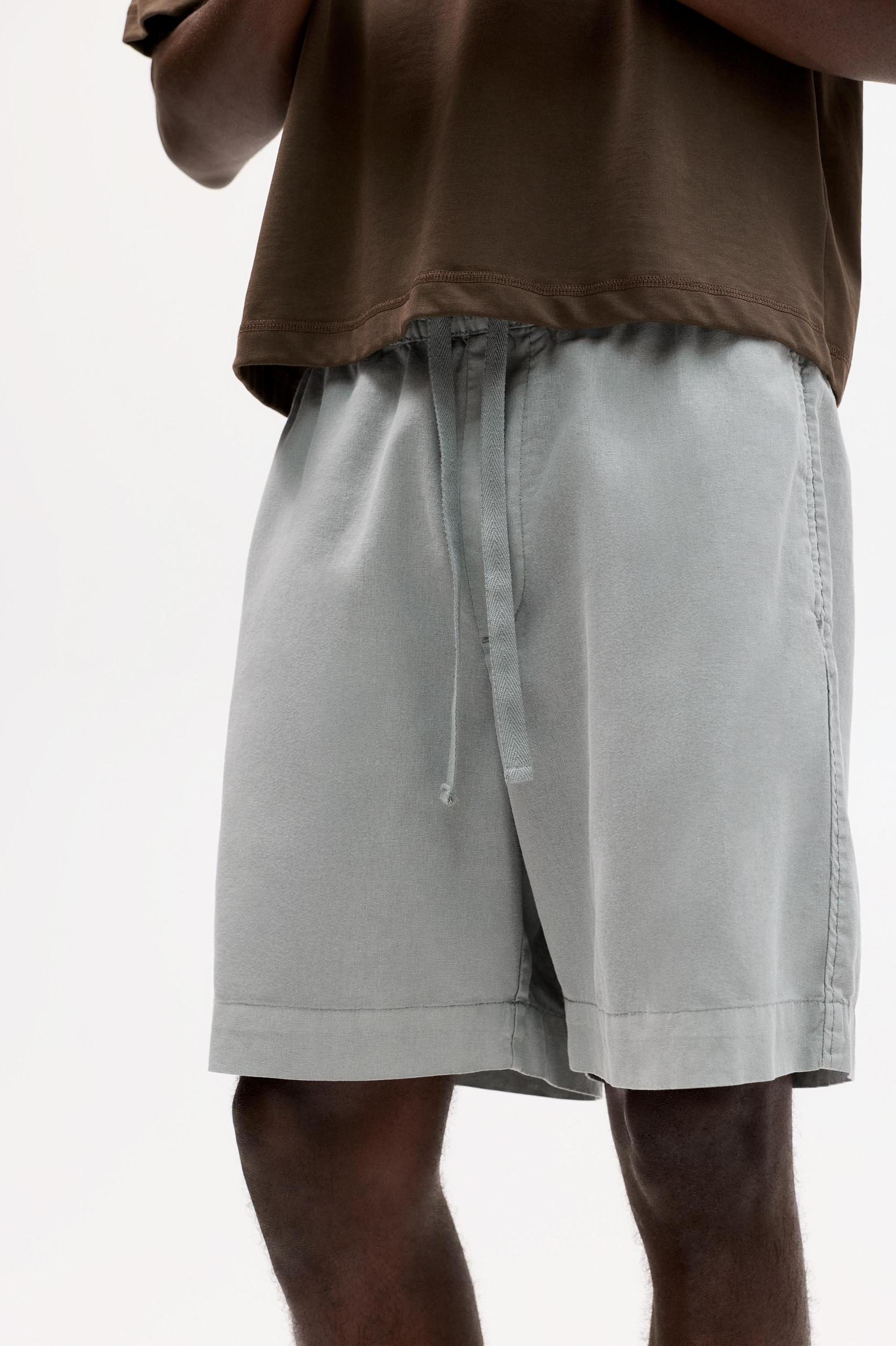 Linen blend jogger Bermuda shorts Product Image