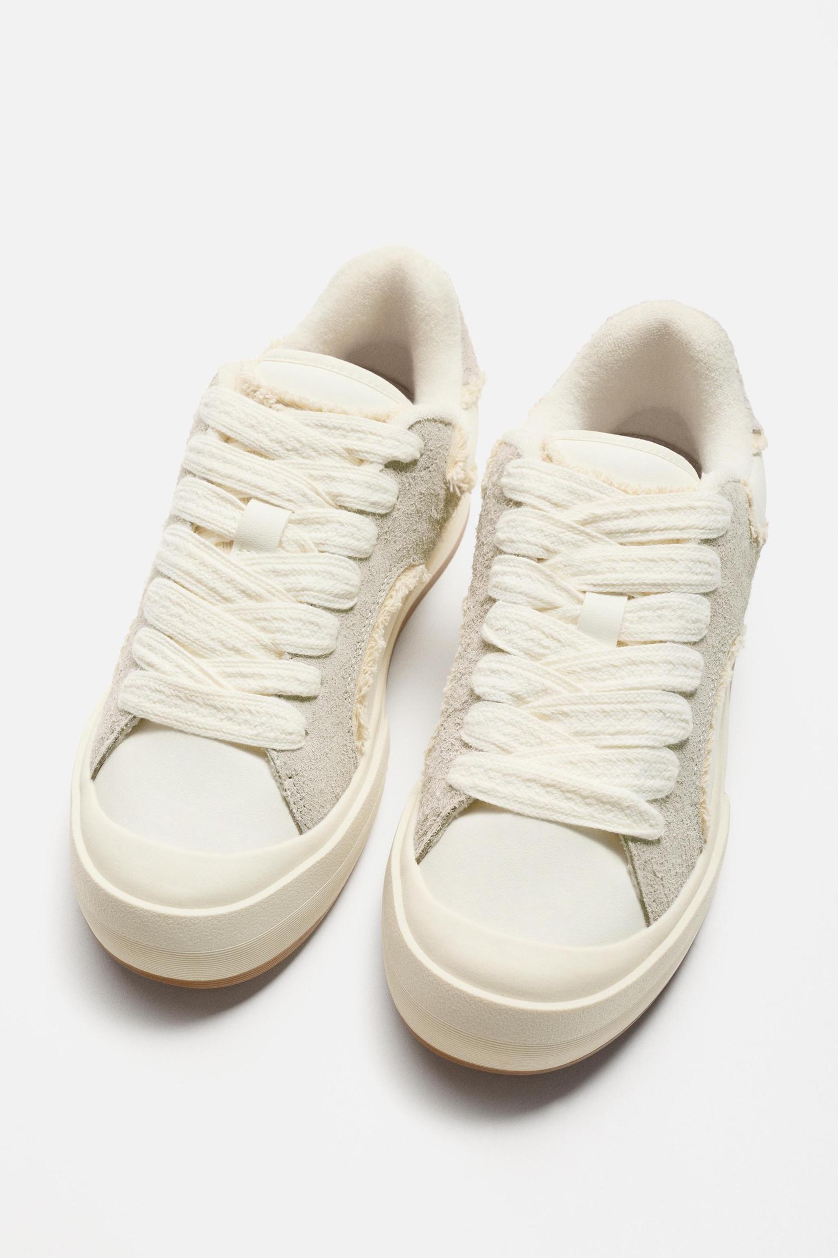 SKATE SNEAKERS Product Image