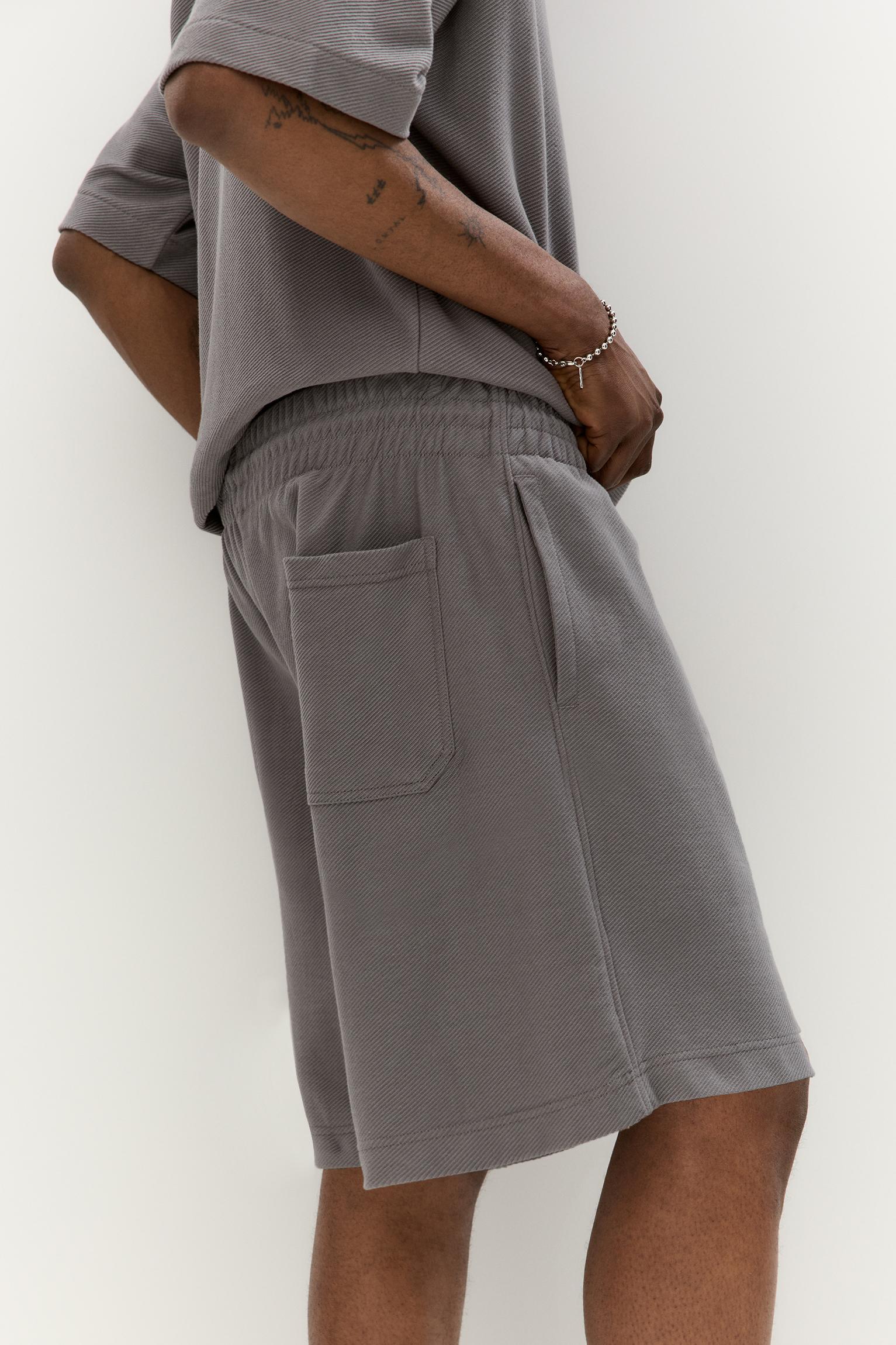 Diagonal textured Bermuda short sweatpants Product Image