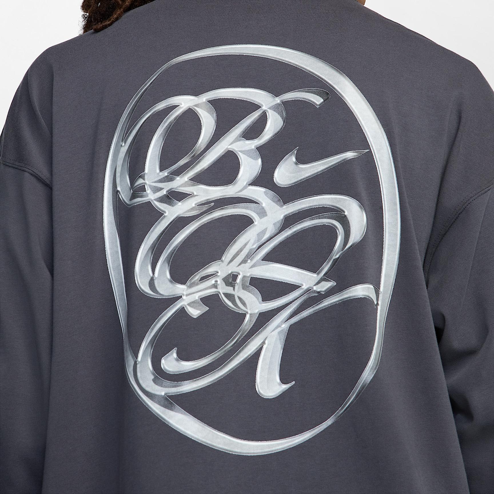 Nike Men's Devin Booker Long-Sleeve Basketball T-Shirt Product Image