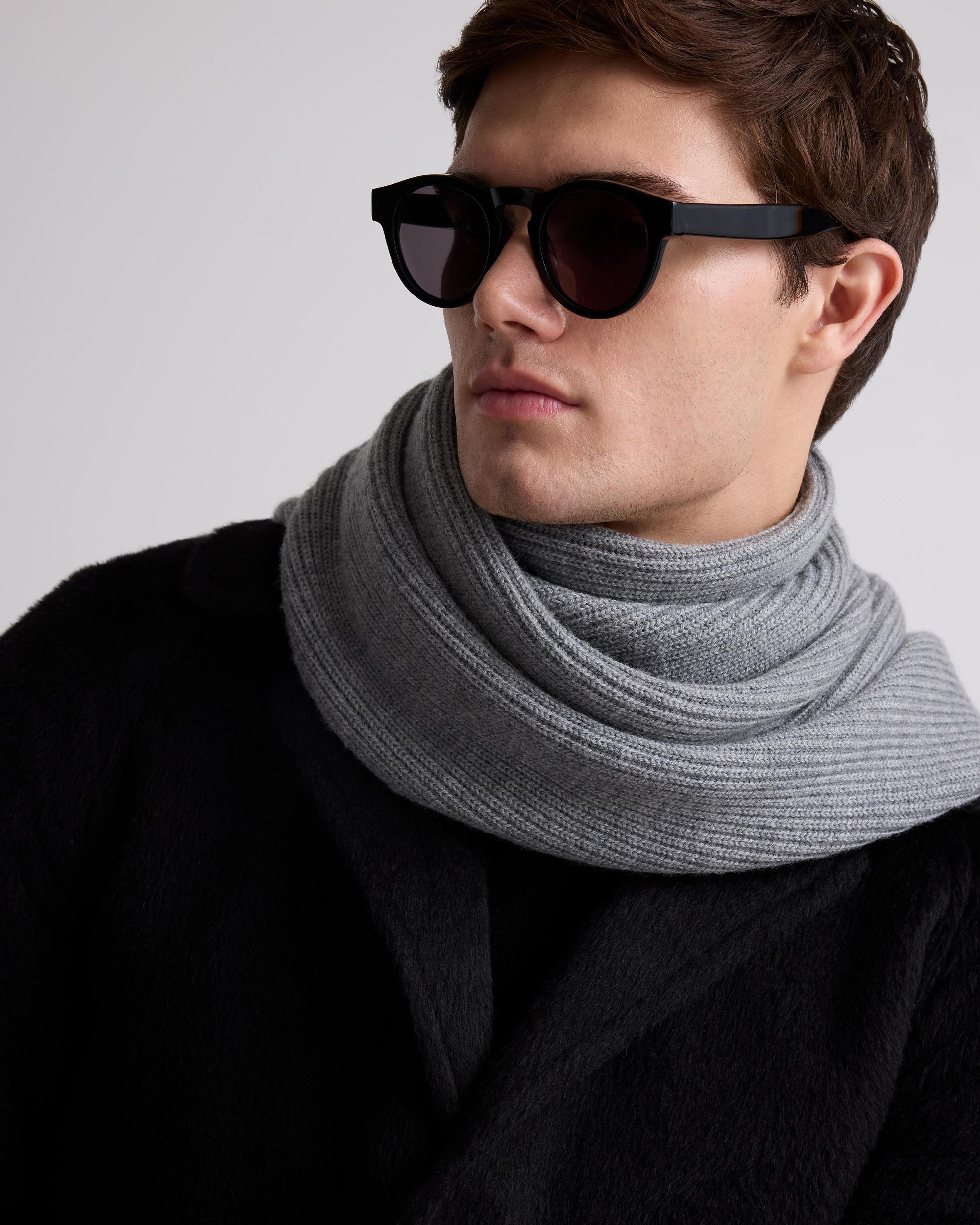 Quince | Women's Merino Wool Fisherman Scarf Product Image