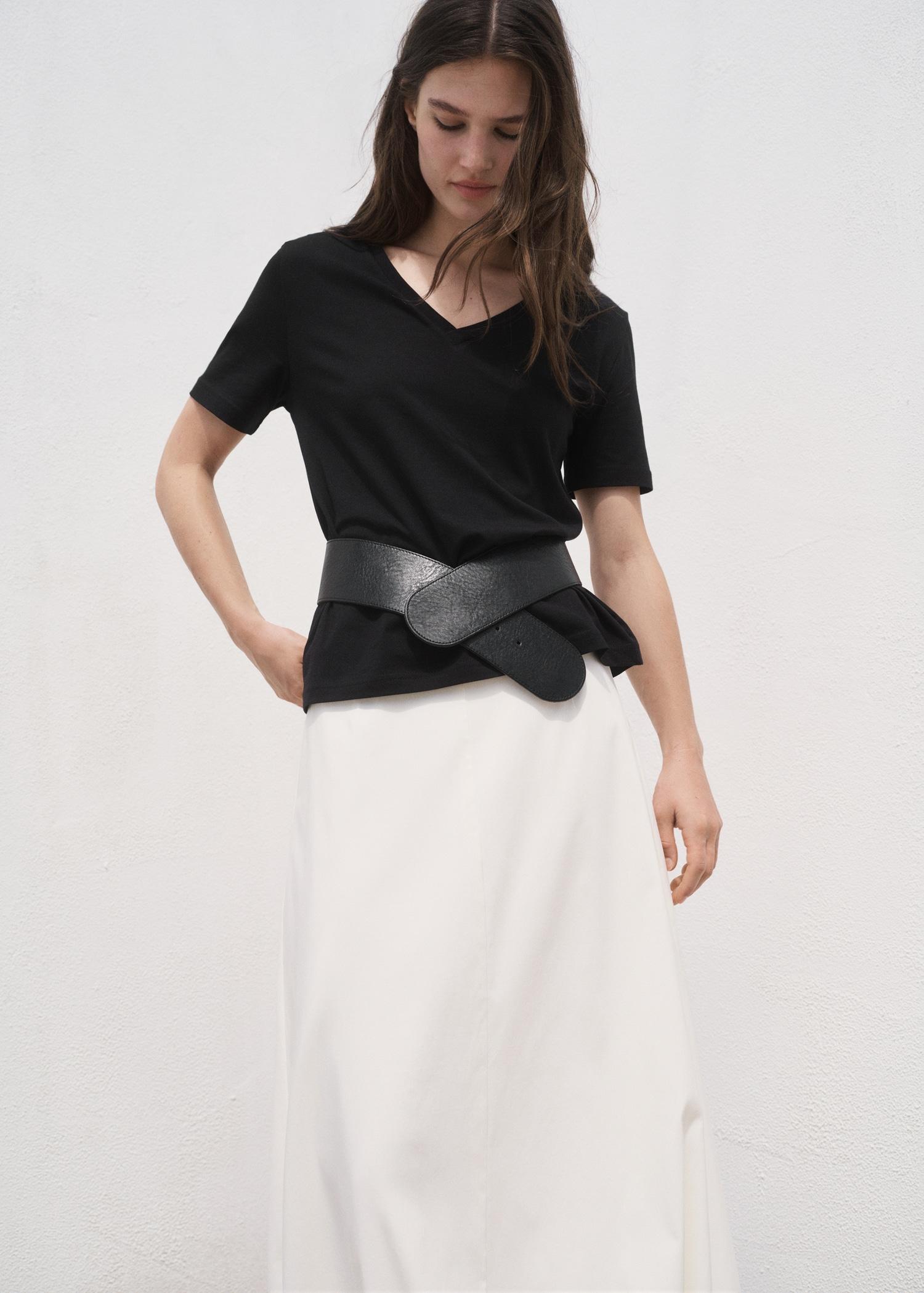 V-neck cotton T-shirt - Women | MANGO USA Product Image