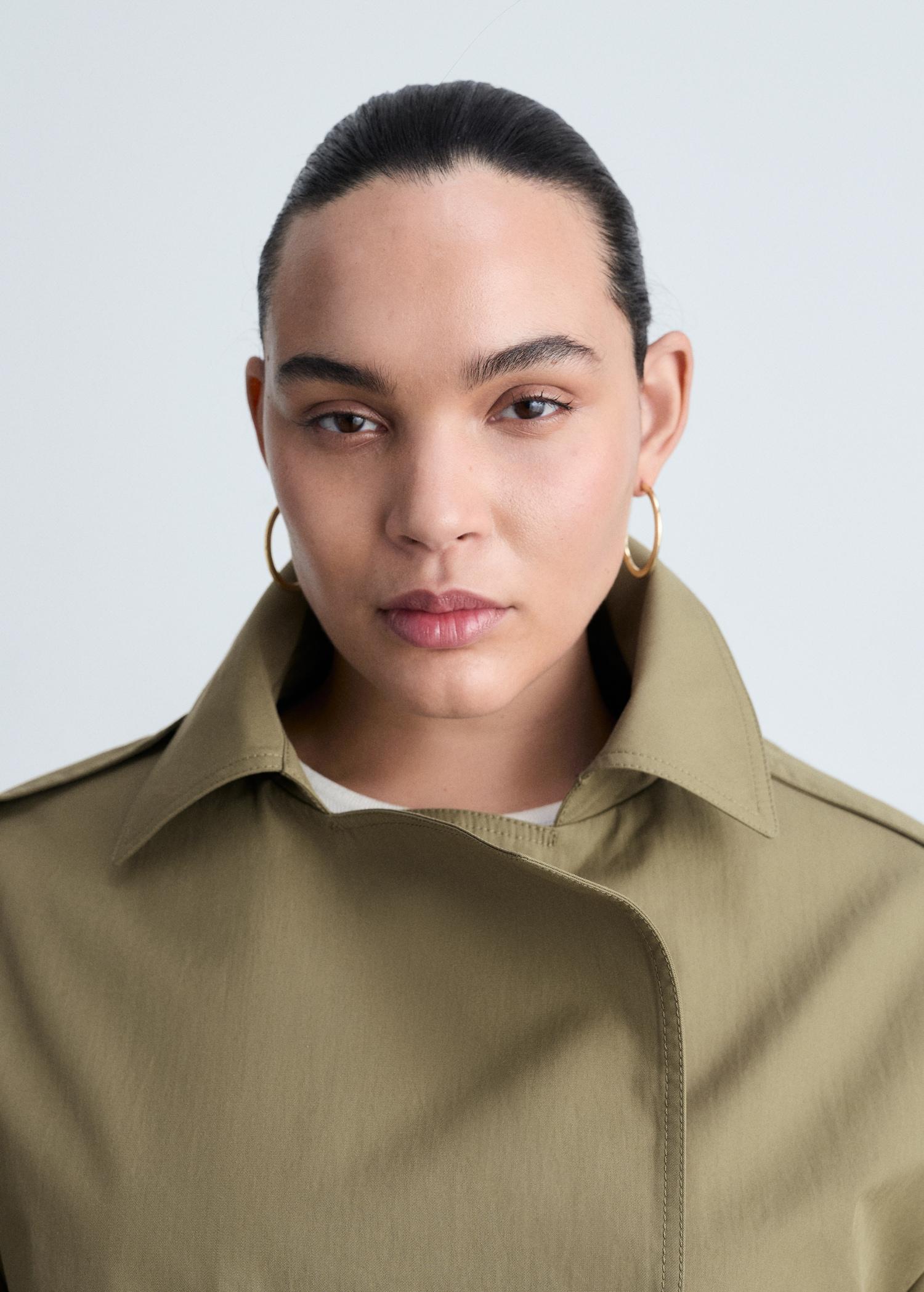 Double-breasted cropped trench coat - Women | MANGO USA Product Image