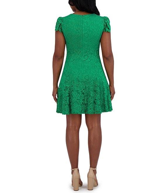 Jessica Howard Short Sleeve V-Neck Fit and Flare Lace Dress Product Image