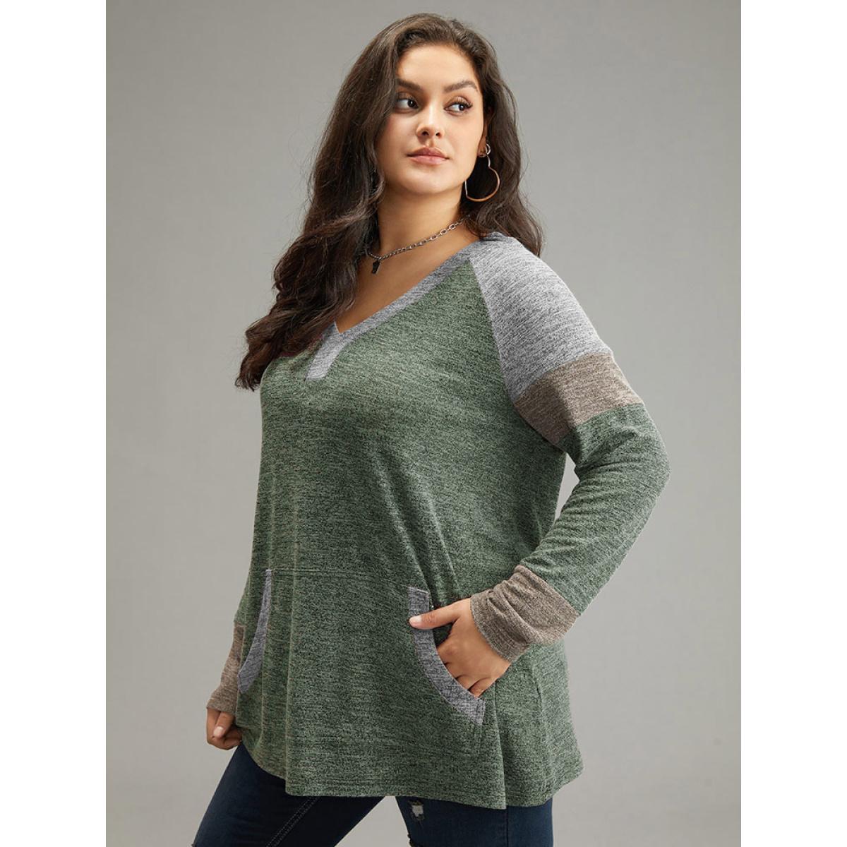 Plus Size Contrast Pocket Raglan Sleeve T-shirt Green Women Casual Contrast Plain Dailywear T-shirts BloomChic 28/5X Product Image