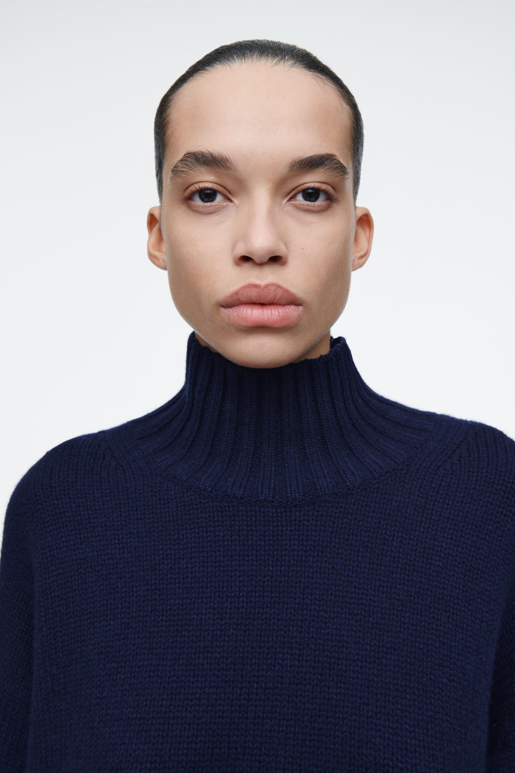 CHUNKY PURE CASHMERE TURTLENECK SWEATER Product Image