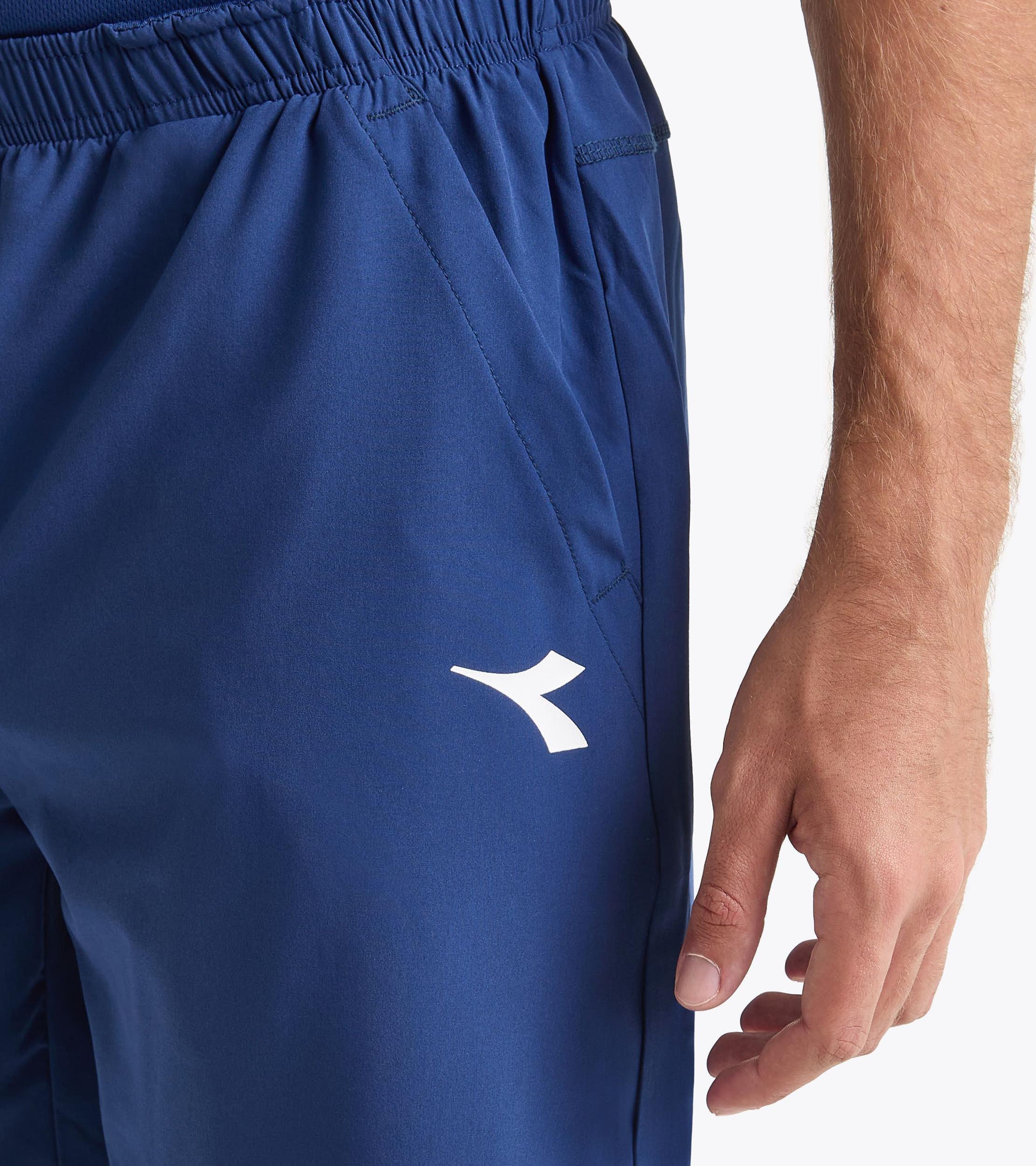 SHORT COURT Product Image