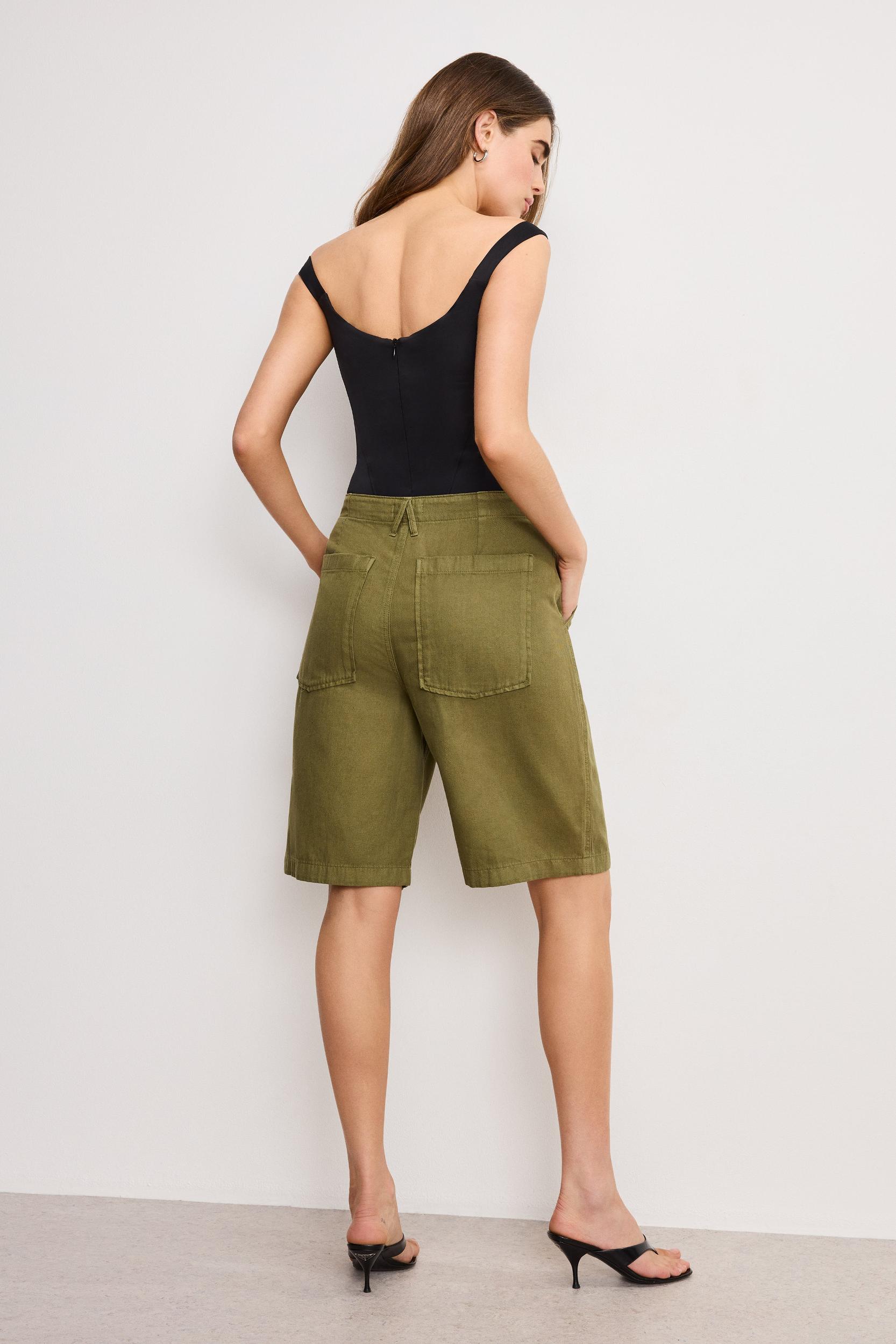 LITE LINEN BERMUDA SHORT | MARTINI OLIVE002 Product Image